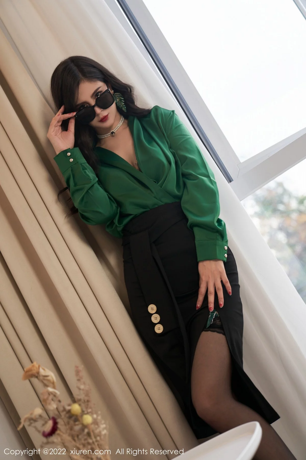 [[XiuRen秀人网]秀人网]No.5153_模特小蛮妖Yummy私房半脱露绿色蕾丝内衣配黑蕾丝袜诱惑写真65P