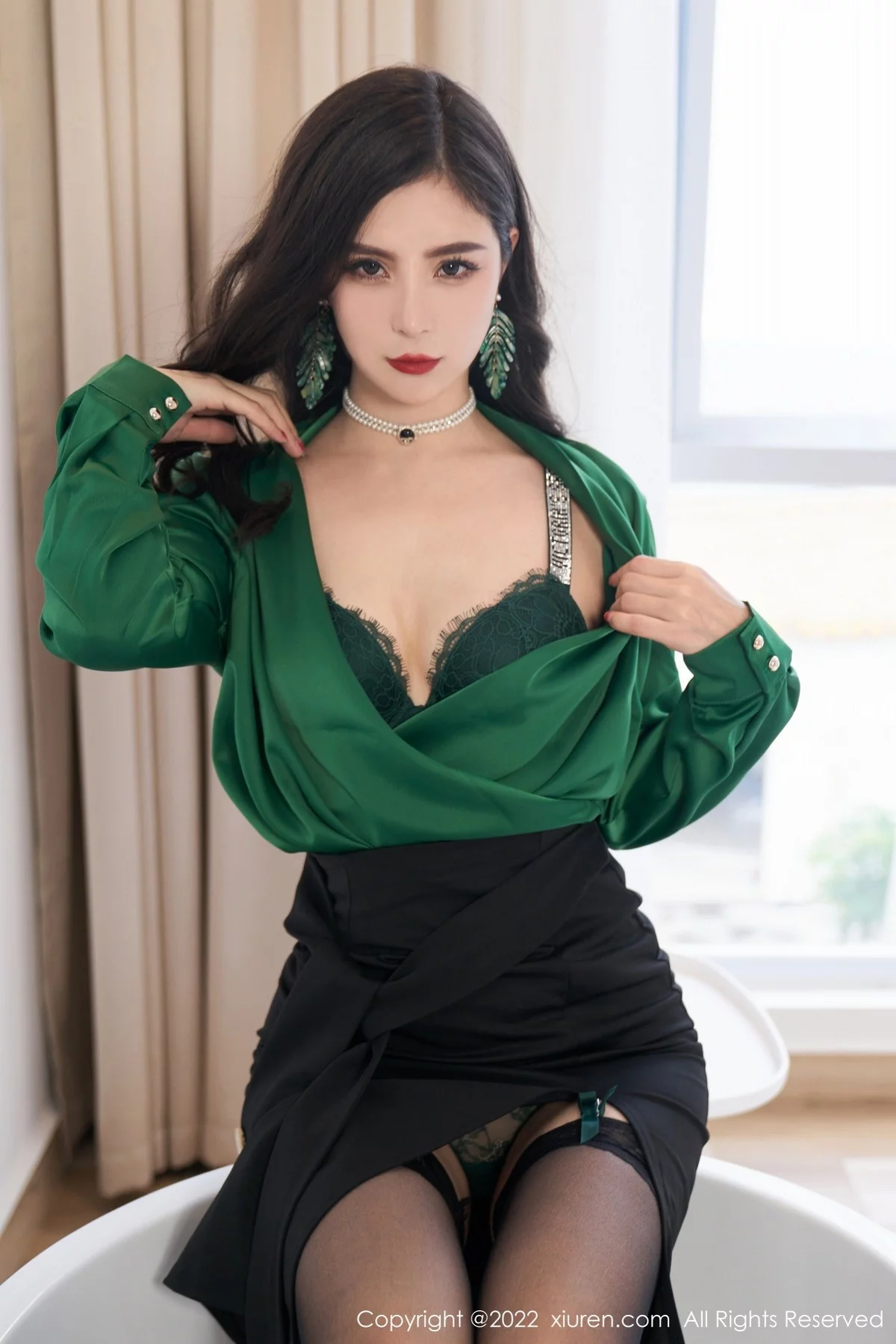 [[XiuRen秀人网]秀人网]No.5153_模特小蛮妖Yummy私房半脱露绿色蕾丝内衣配黑蕾丝袜诱惑写真65P