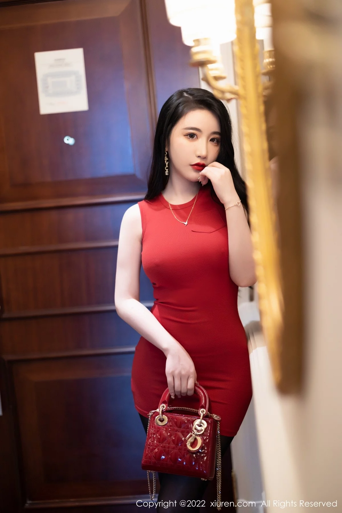 [[XiuRen秀人网]秀人网]No.5151_女神Cherry绯月樱厦门旅拍红色收身衣配开档黑丝撩人诱惑写真86P