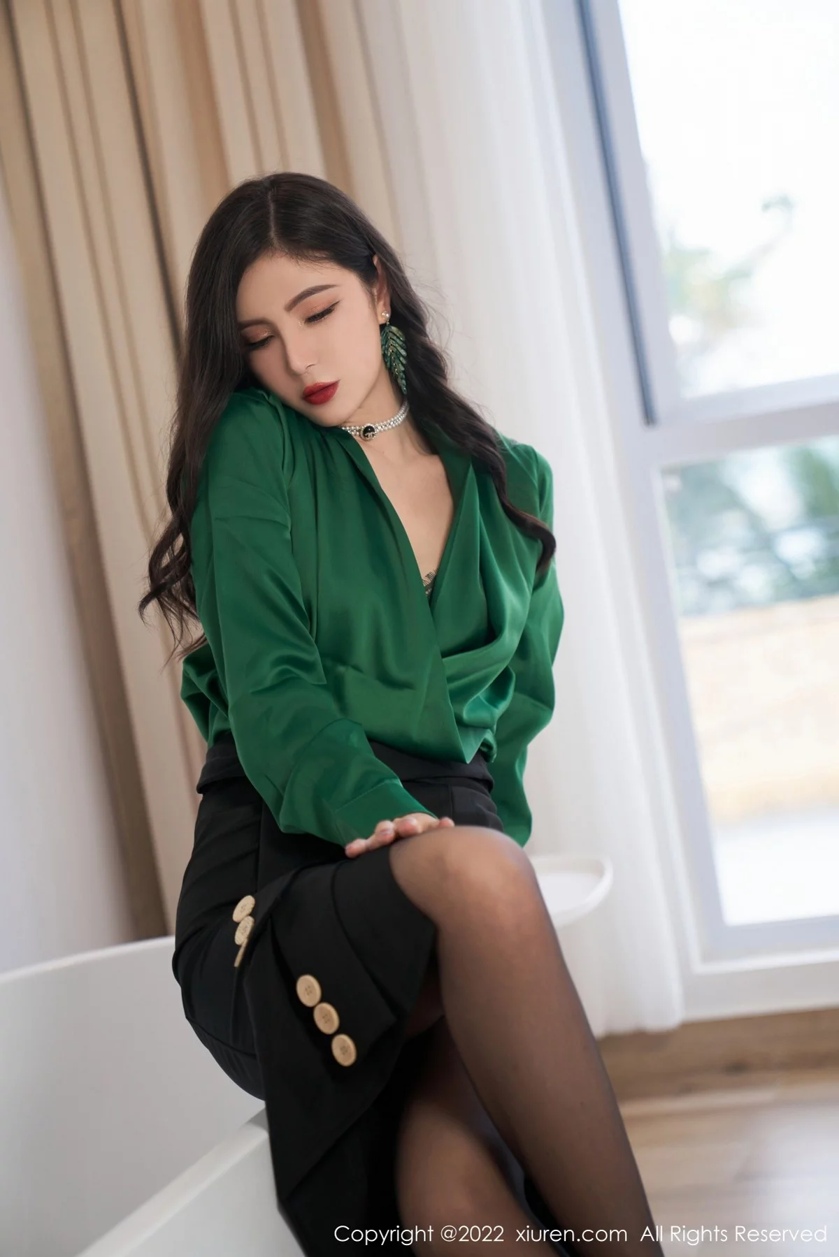 [[XiuRen秀人网]秀人网]No.5153_模特小蛮妖Yummy私房半脱露绿色蕾丝内衣配黑蕾丝袜诱惑写真65P