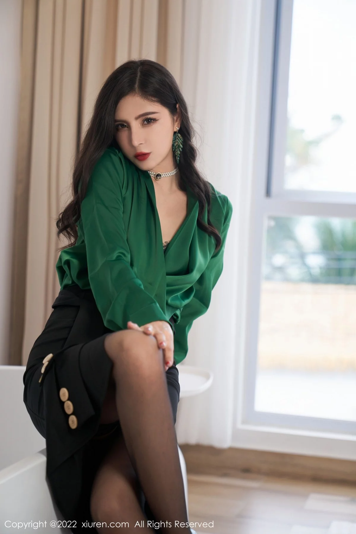 [[XiuRen秀人网]秀人网]No.5153_模特小蛮妖Yummy私房半脱露绿色蕾丝内衣配黑蕾丝袜诱惑写真65P