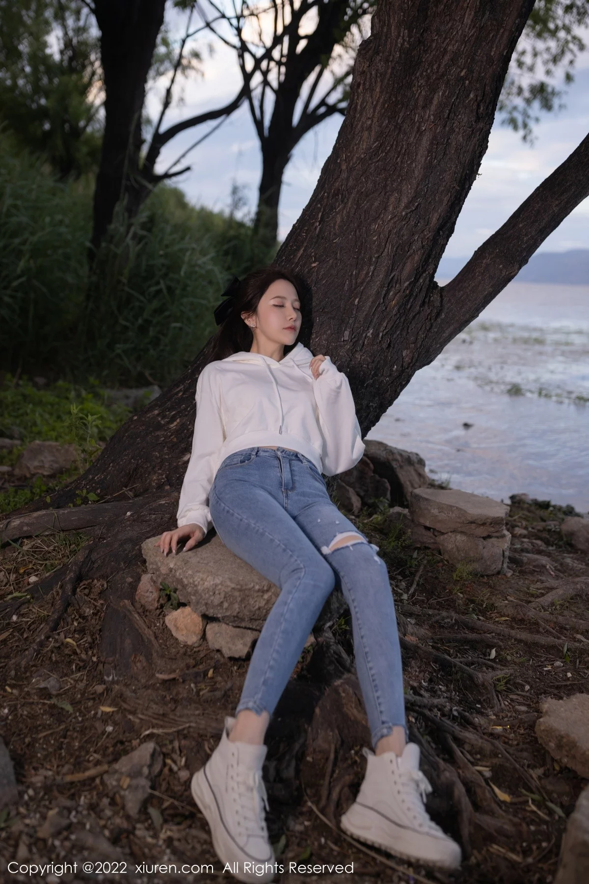 [[XiuRen秀人网]秀人网]No.5159_模特鱼子酱Fish广州-云南旅拍室内轻透淡红色睡衣撩人诱惑写真82P