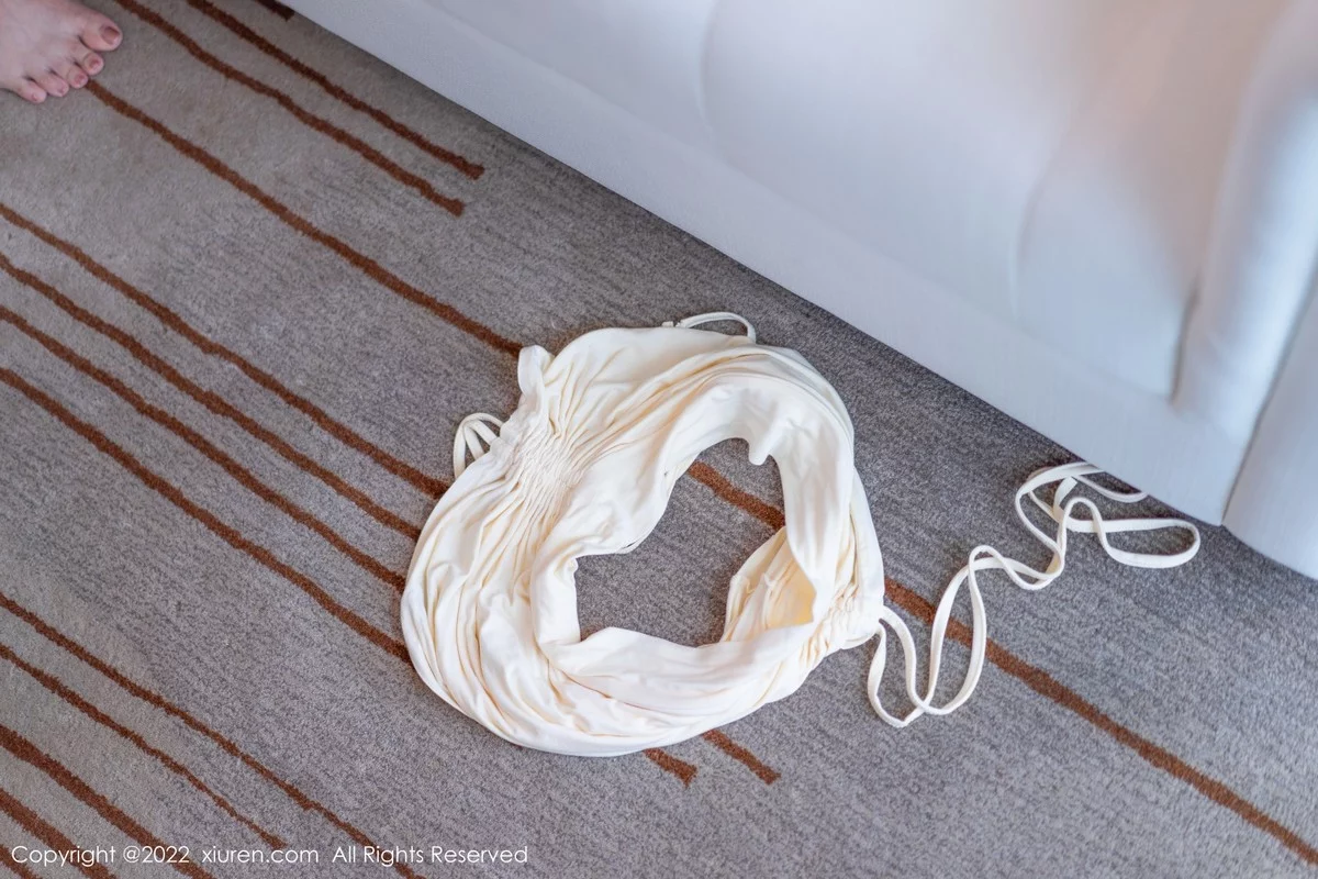 [[XiuRen秀人网]秀人网]No.5157_模特允爾大理旅拍私房白色轻透收身衣配超薄肉丝丰满诱惑写真75P