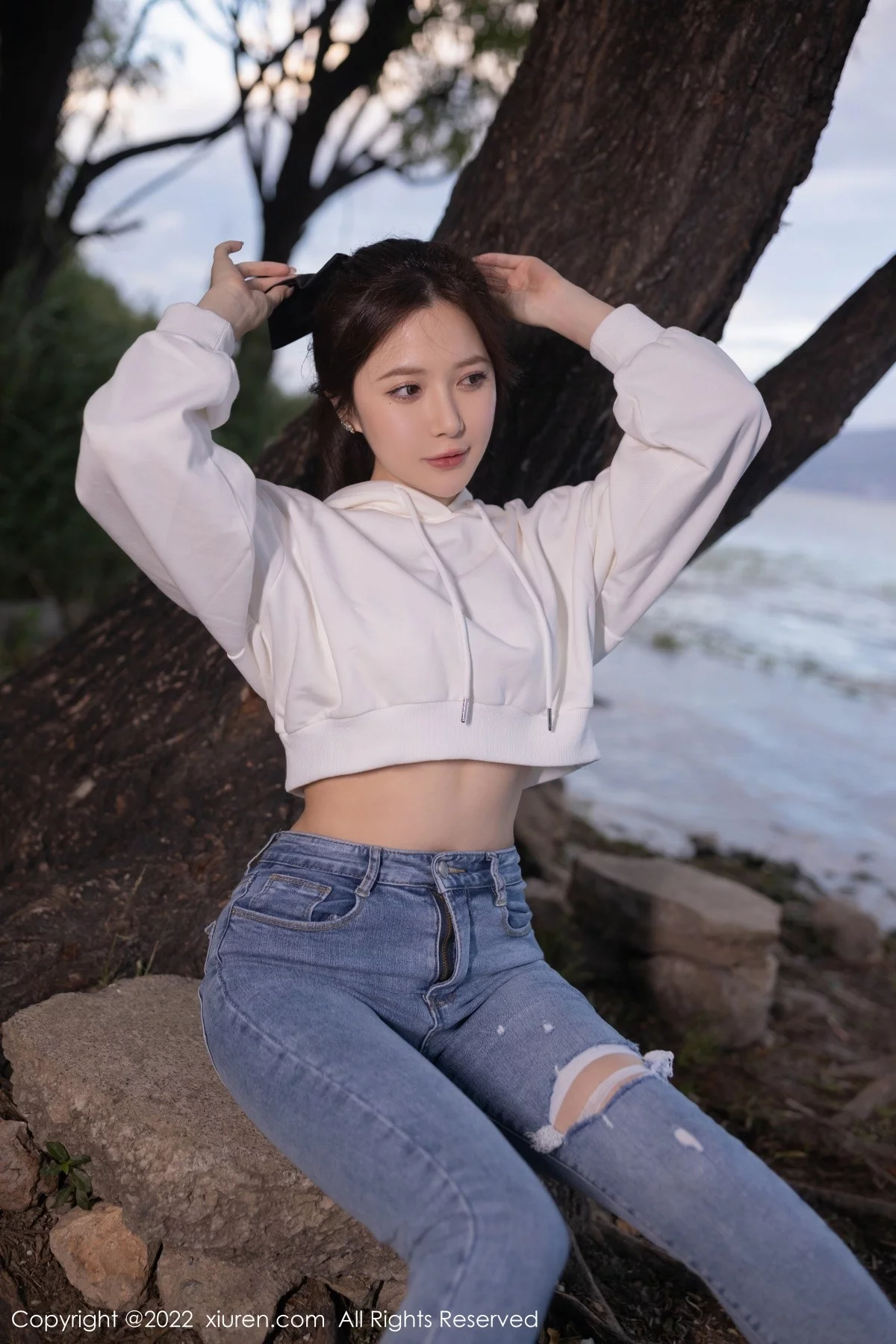 [[XiuRen秀人网]秀人网]No.5159_模特鱼子酱Fish广州-云南旅拍室内轻透淡红色睡衣撩人诱惑写真82P