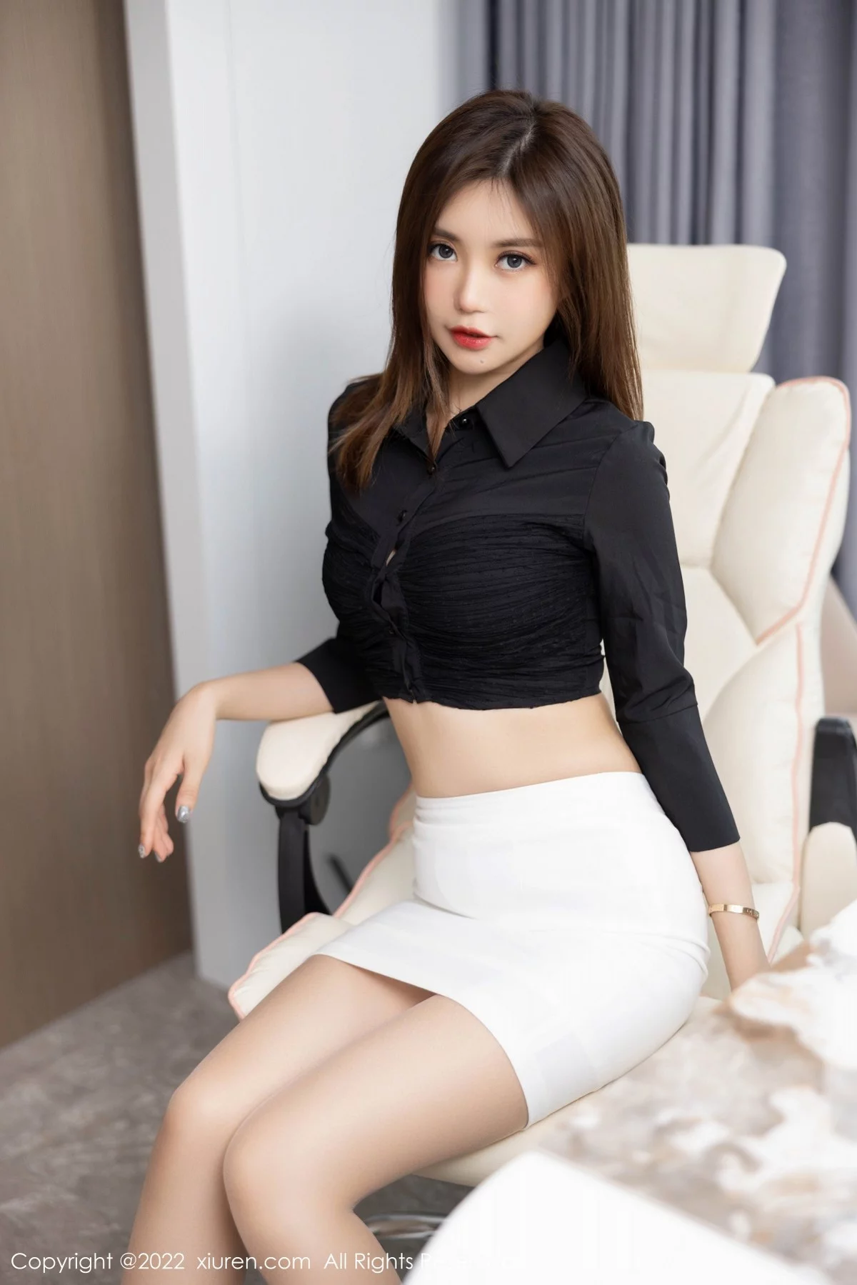 [[XiuRen秀人网]秀人网]No.5160_女神绮里嘉ula海南心愿旅拍半脱露黑色内衣配超薄肉丝诱惑写真81P