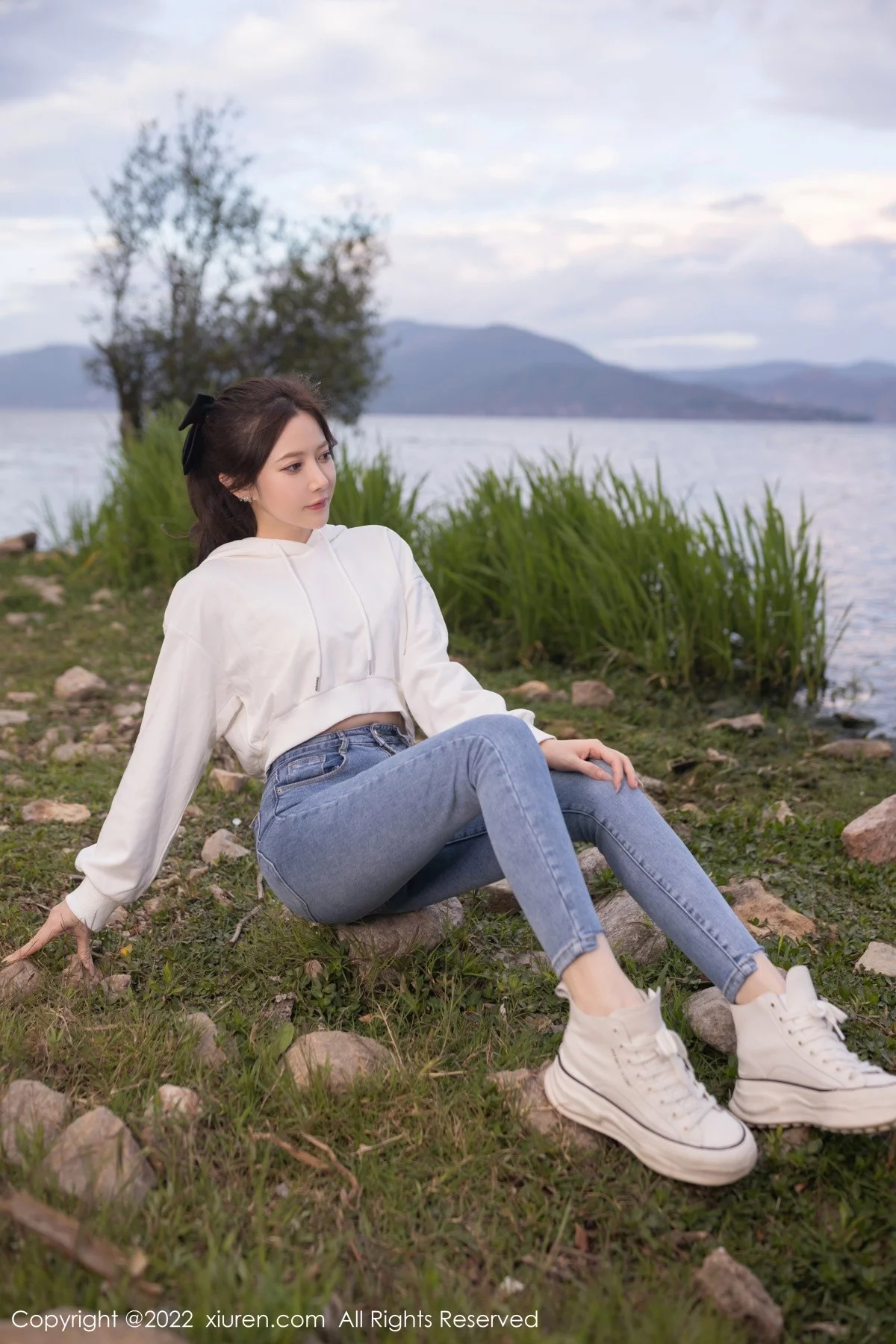 [[XiuRen秀人网]秀人网]No.5159_模特鱼子酱Fish广州-云南旅拍室内轻透淡红色睡衣撩人诱惑写真82P