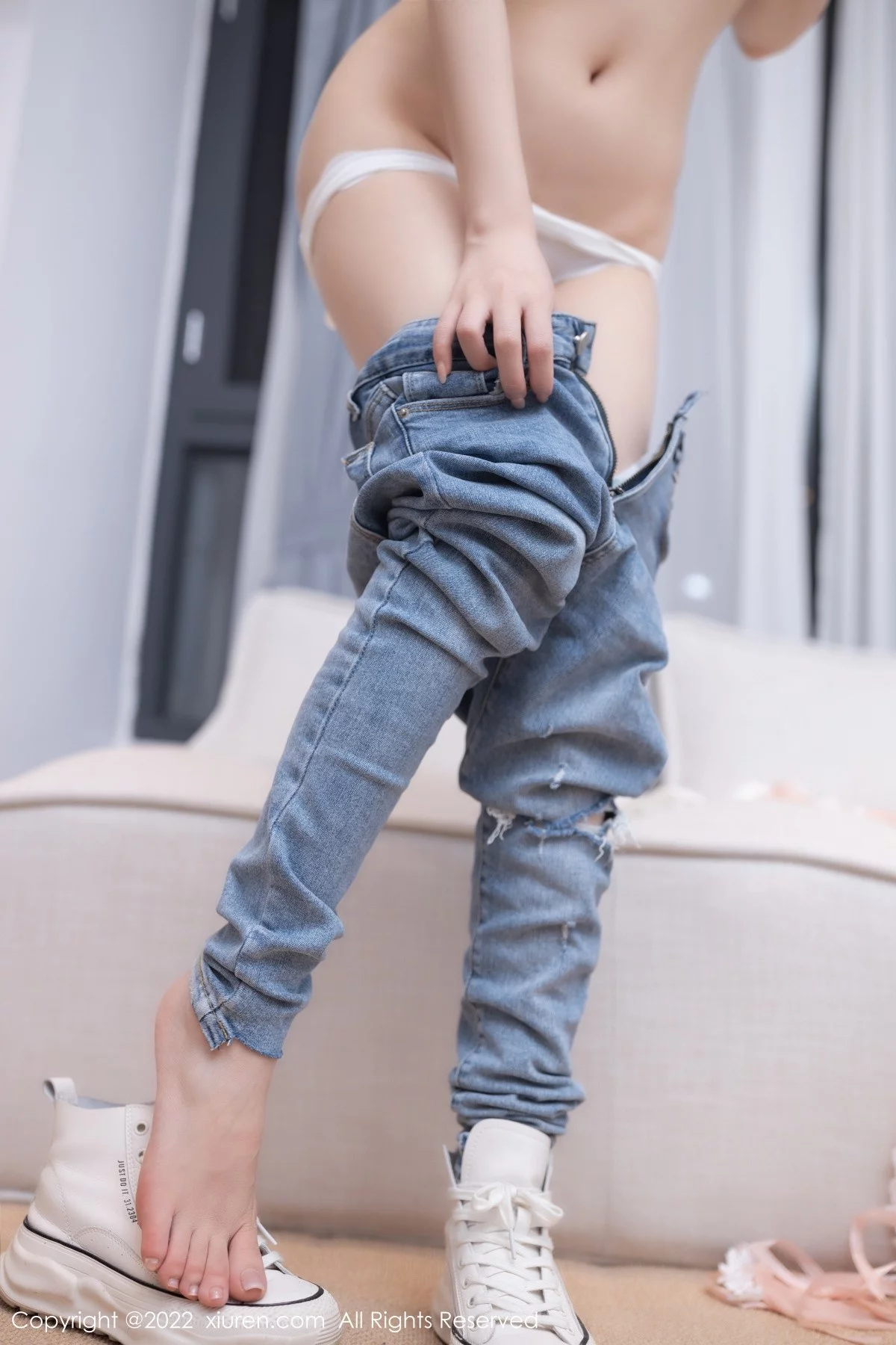 [[XiuRen秀人网]秀人网]No.5159_模特鱼子酱Fish广州-云南旅拍室内轻透淡红色睡衣撩人诱惑写真82P