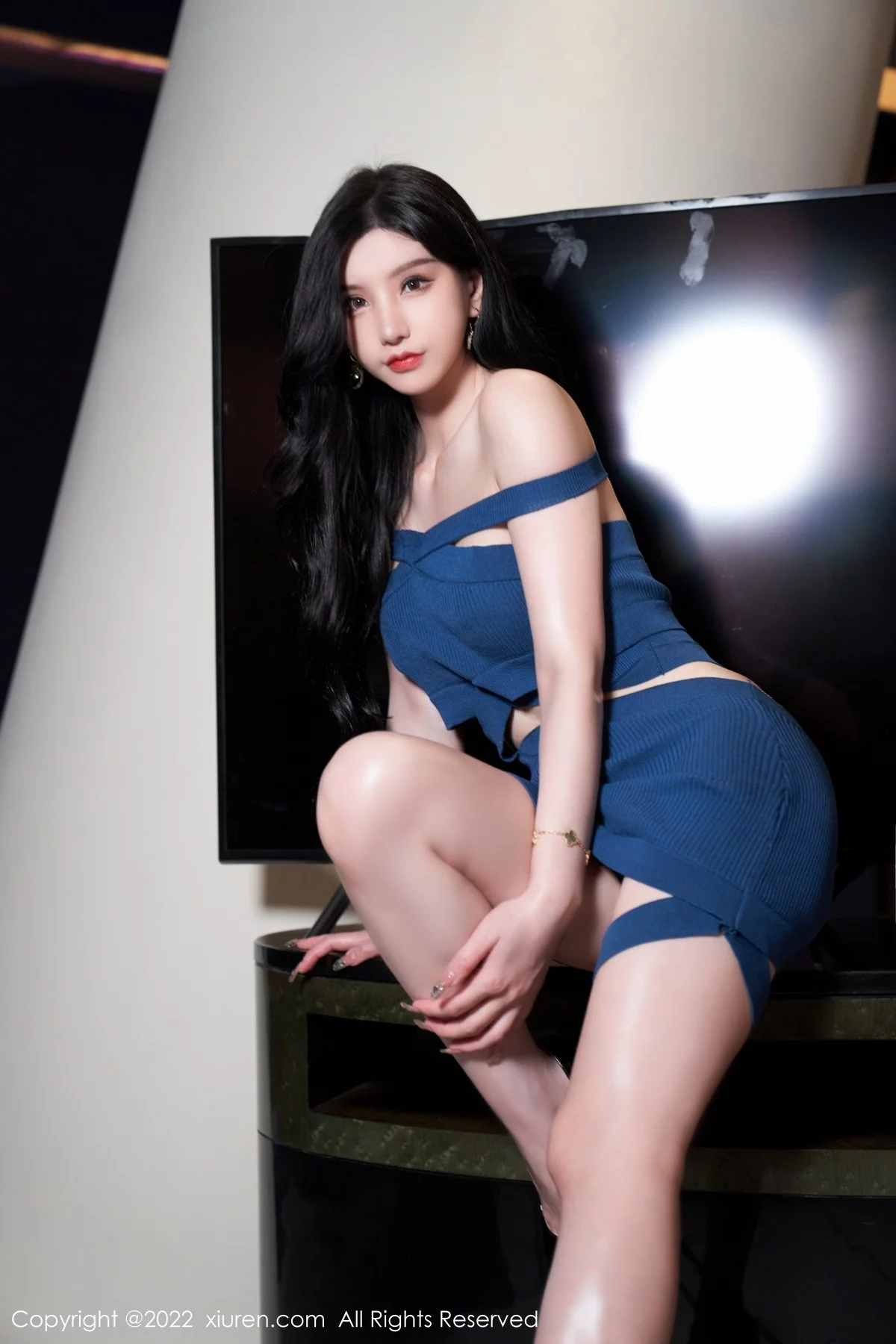 [[XiuRen秀人网]秀人网]No.5158_女神周于希Sally私房性感露肩抹胸服饰半脱秀完美身材诱惑写真64P