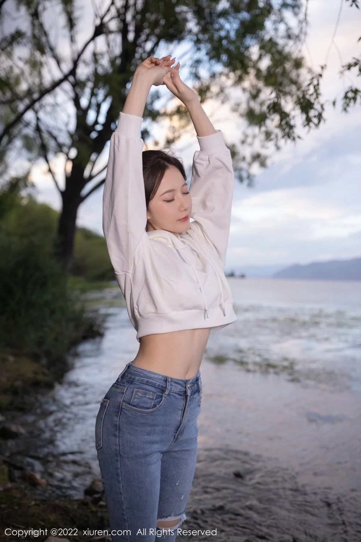 [[XiuRen秀人网]秀人网]No.5159_模特鱼子酱Fish广州-云南旅拍室内轻透淡红色睡衣撩人诱惑写真82P