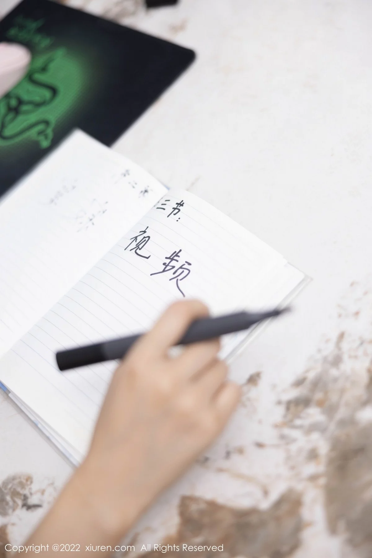 [[XiuRen秀人网]秀人网]No.5160_女神绮里嘉ula海南心愿旅拍半脱露黑色内衣配超薄肉丝诱惑写真81P