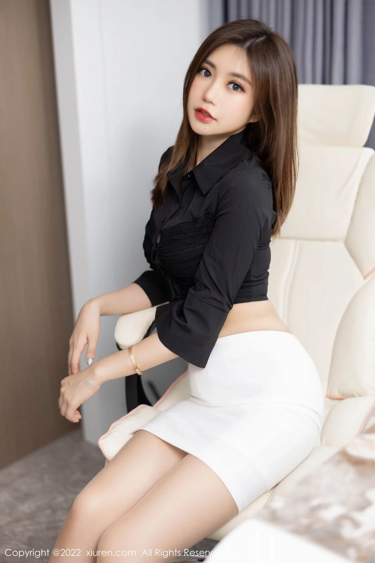 [[XiuRen秀人网]秀人网]No.5160_女神绮里嘉ula海南心愿旅拍半脱露黑色内衣配超薄肉丝诱惑写真81P