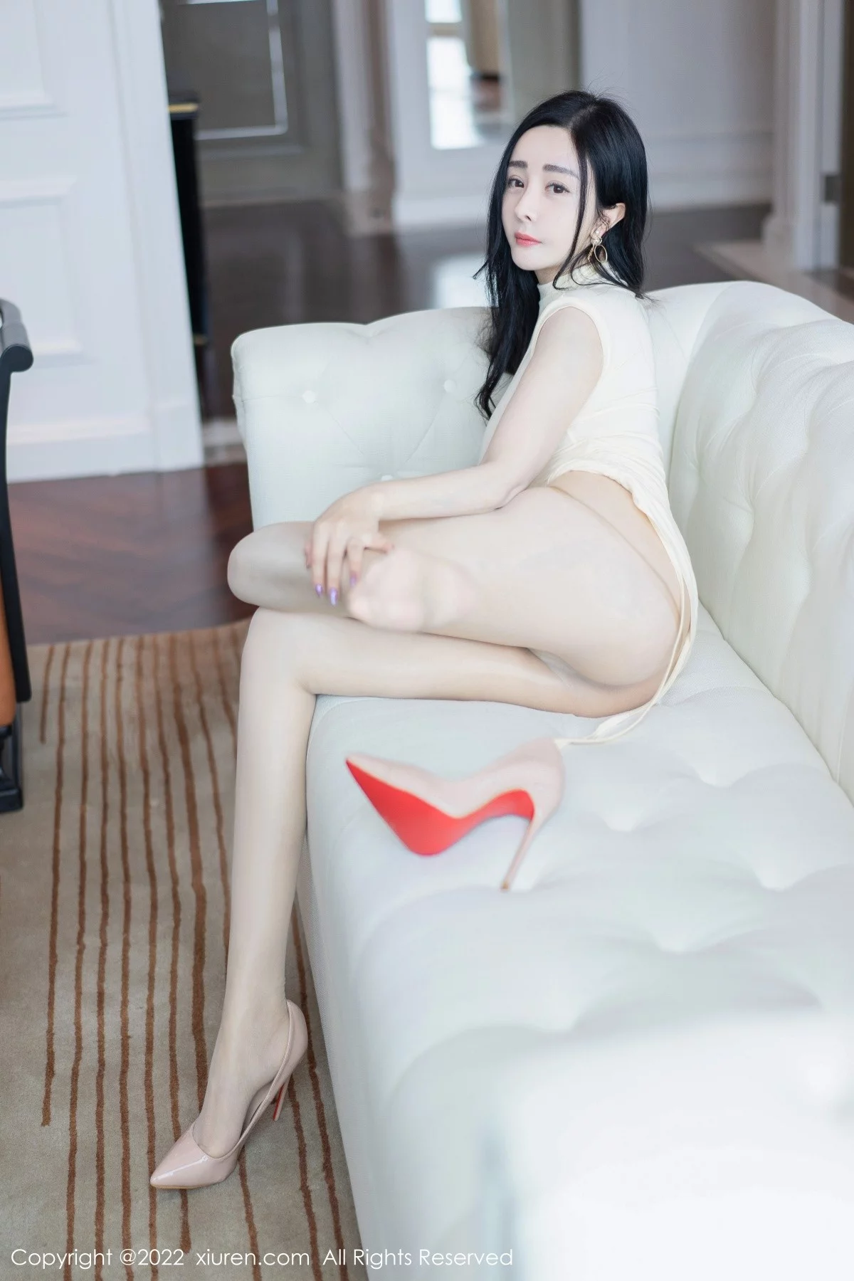 [[XiuRen秀人网]秀人网]No.5157_模特允爾大理旅拍私房白色轻透收身衣配超薄肉丝丰满诱惑写真75P