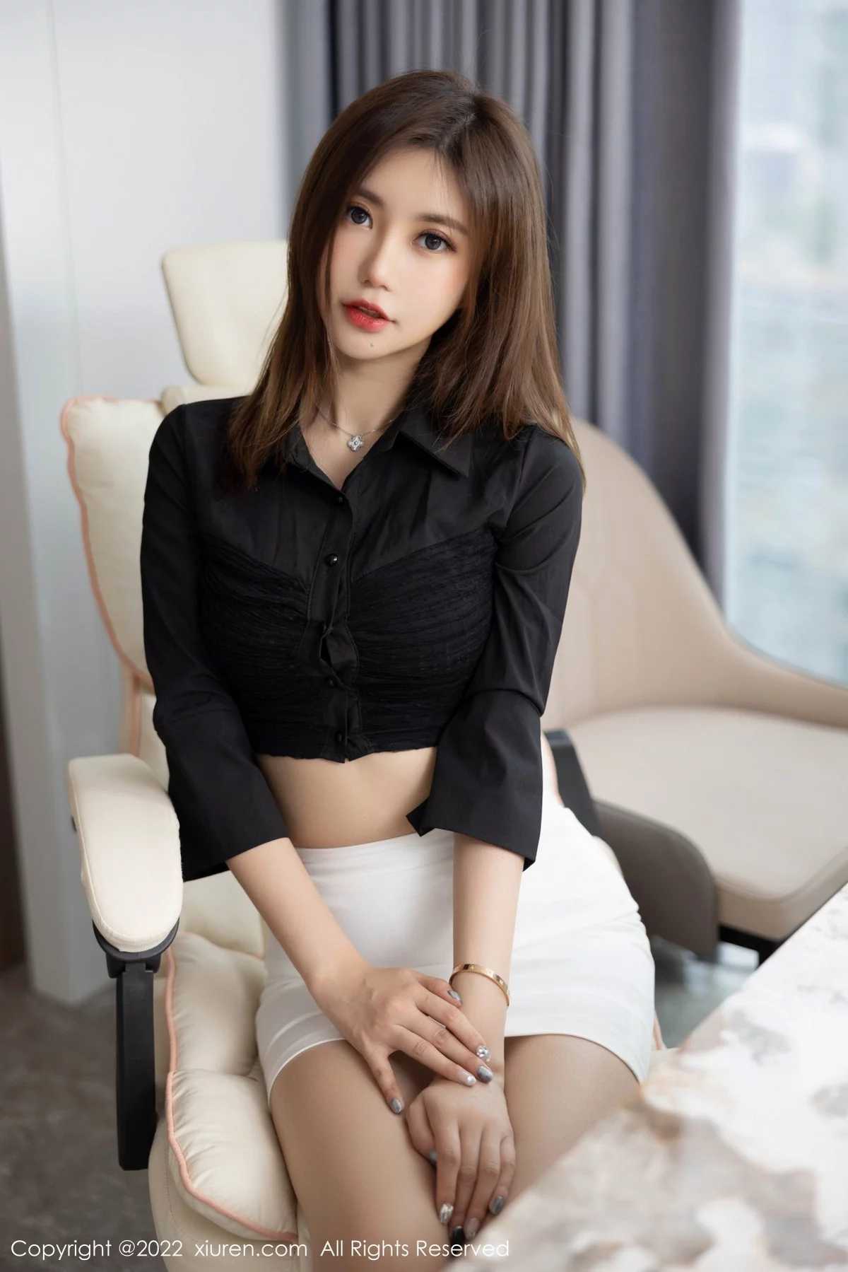 [[XiuRen秀人网]秀人网]No.5160_女神绮里嘉ula海南心愿旅拍半脱露黑色内衣配超薄肉丝诱惑写真81P