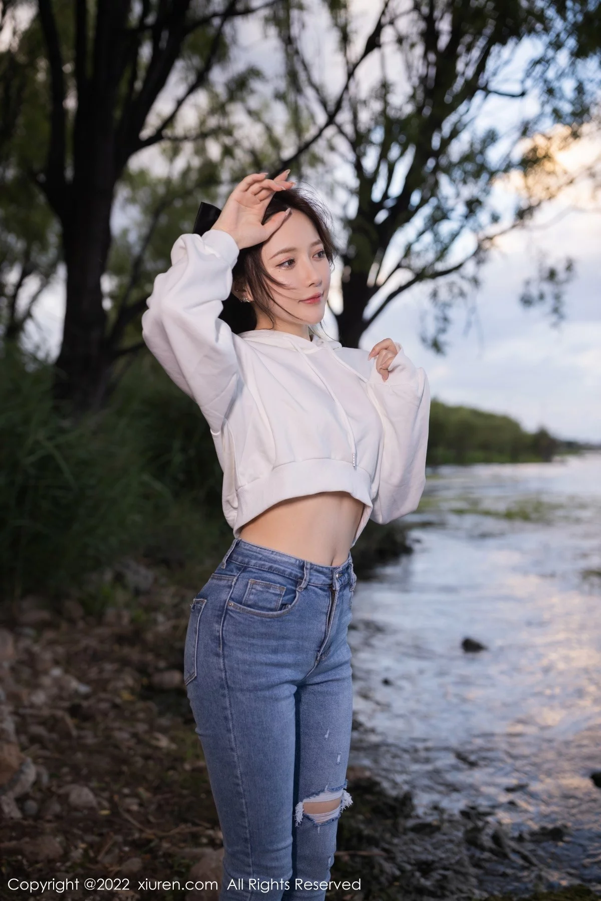 [[XiuRen秀人网]秀人网]No.5159_模特鱼子酱Fish广州-云南旅拍室内轻透淡红色睡衣撩人诱惑写真82P