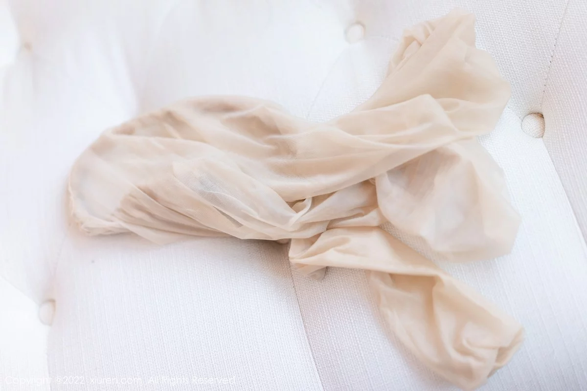 [[XiuRen秀人网]秀人网]No.5157_模特允爾大理旅拍私房白色轻透收身衣配超薄肉丝丰满诱惑写真75P