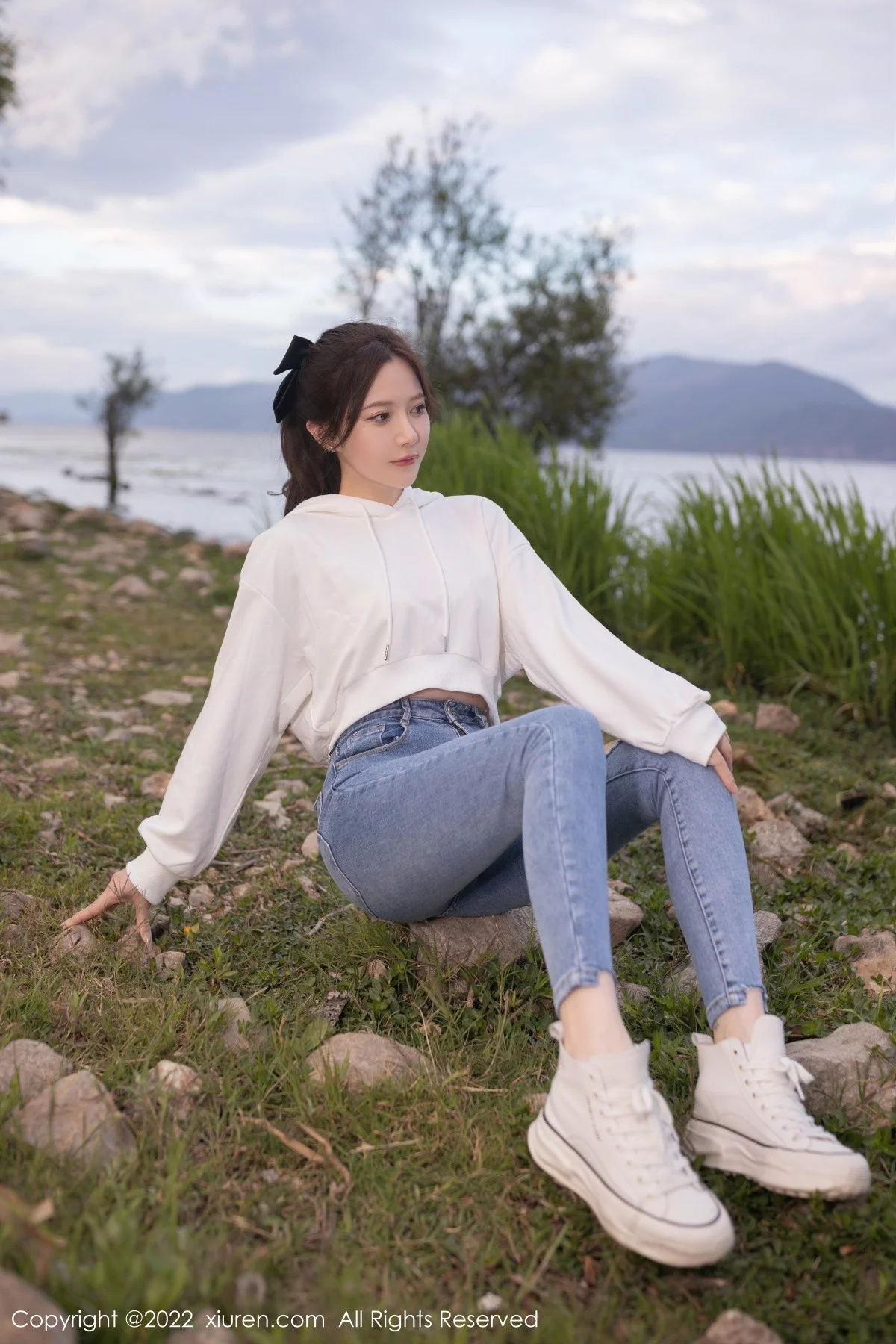 [[XiuRen秀人网]秀人网]No.5159_模特鱼子酱Fish广州-云南旅拍室内轻透淡红色睡衣撩人诱惑写真82P