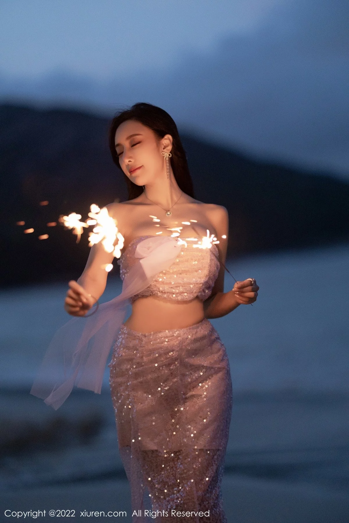 [[XiuRen秀人网]秀人网]No.5161_女神王馨瑶yanni厦门旅拍黑色轻透内衣配黑丝吊袜完美诱惑写真90P