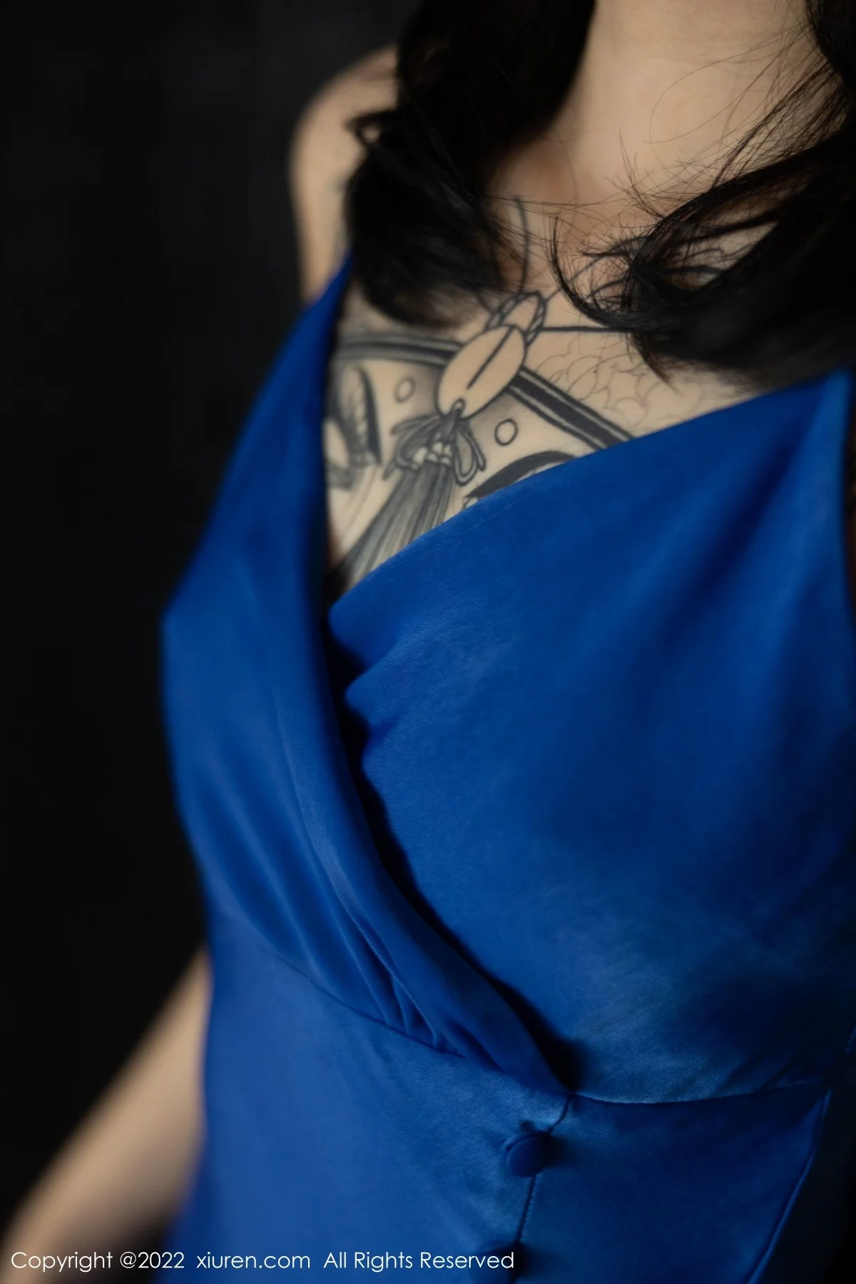 [[XiuRen秀人网]秀人网]No.5165_模特奶瓶蓝色吊裙配灰丝裤袜秀曼妙身材性感美腿迷人诱惑写真82P