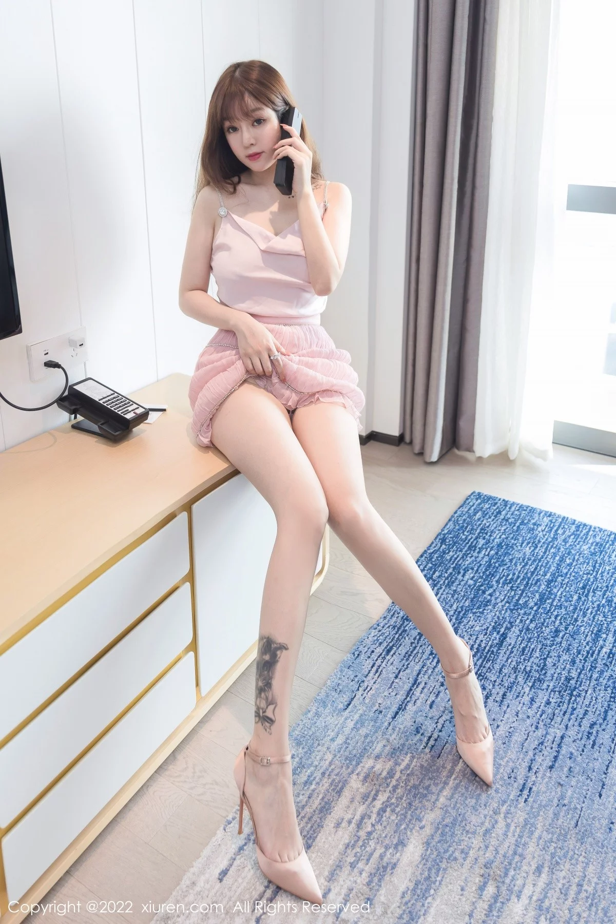 [[XiuRen秀人网]秀人网]No.5039_女神王雨纯私房性感粉色上衣配迷人短裙秀翘臀美腿诱惑写真55P