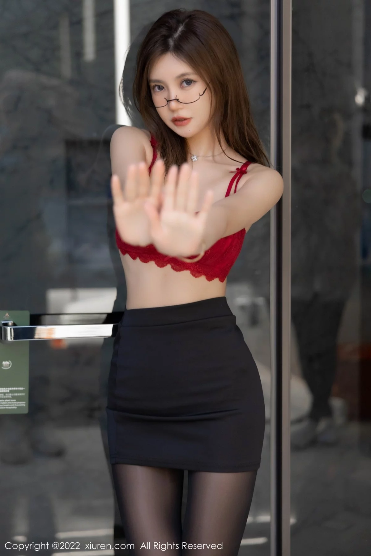 [[XiuRen秀人网]秀人网]No.5041_女神绮里嘉ula海南心愿旅拍浴室脱制服露蕾丝内衣惹火诱惑写真71P