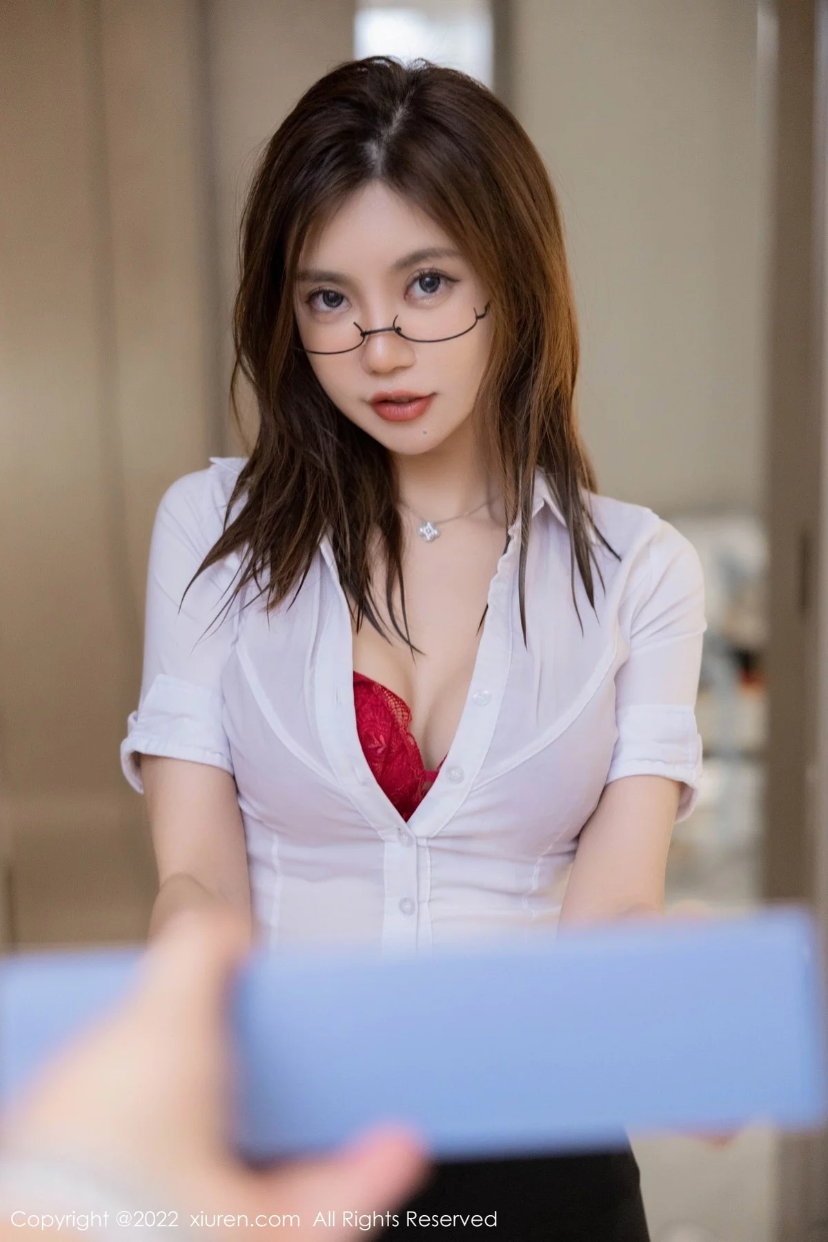 [[XiuRen秀人网]秀人网]No.5041_女神绮里嘉ula海南心愿旅拍浴室脱制服露蕾丝内衣惹火诱惑写真71P