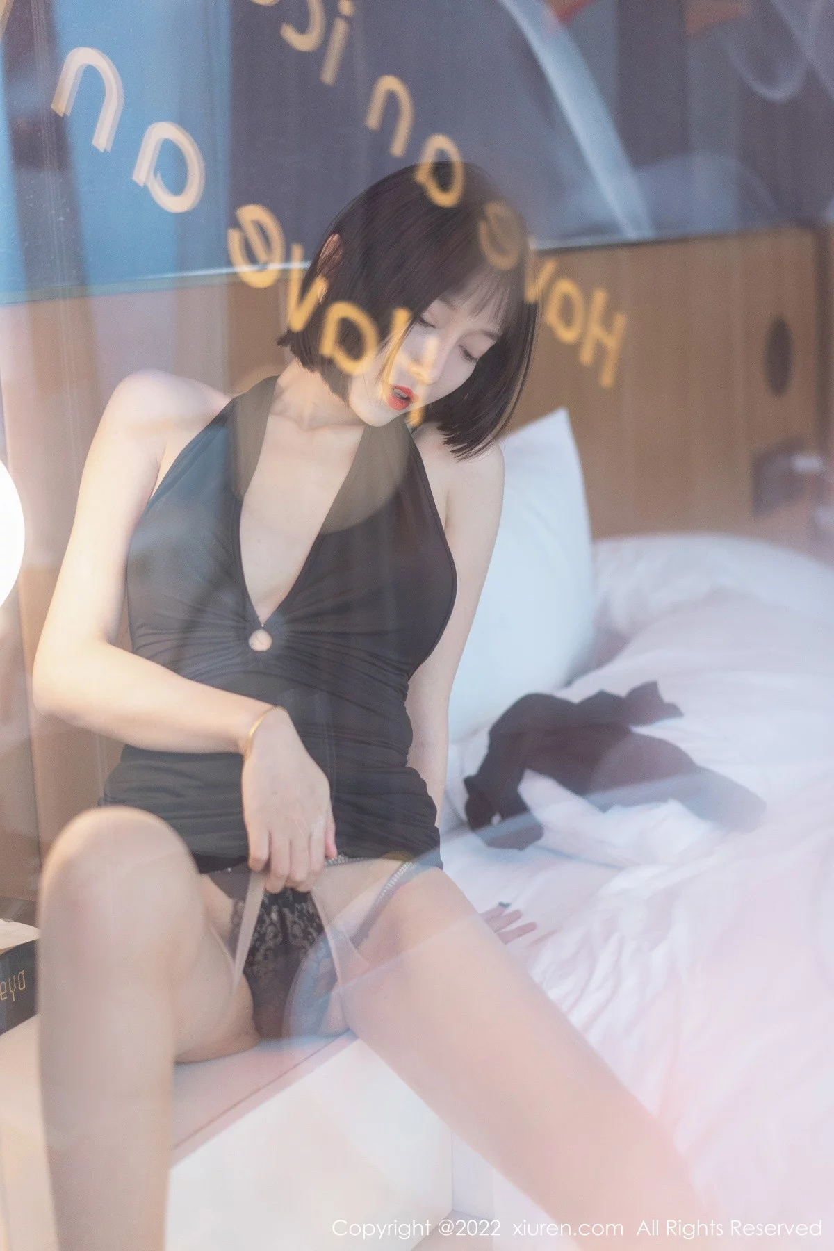 [[XiuRen秀人网]秀人网]No.5046_模特玥儿玥er性感真空黑色服饰配原色丝袜秀惹火身材诱惑写真54P