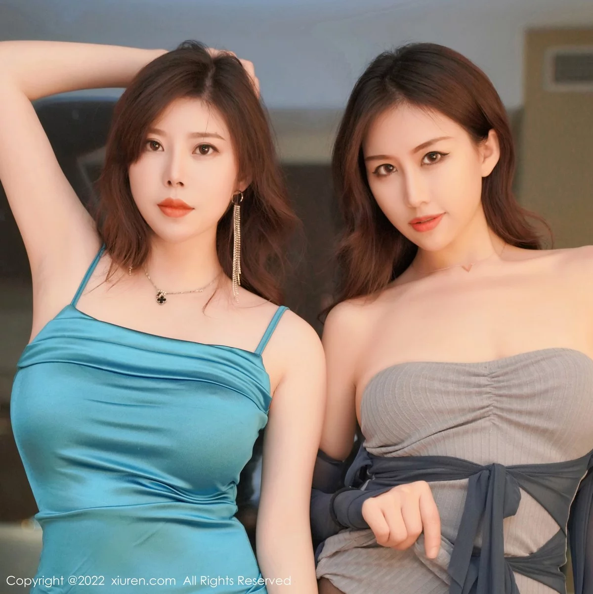 [[XiuRen秀人网]秀人网]No.5050_秀人合辑模特白茹雪＆月音瞳私房半脱黑丝裤袜秀翘臀诱惑写真64P