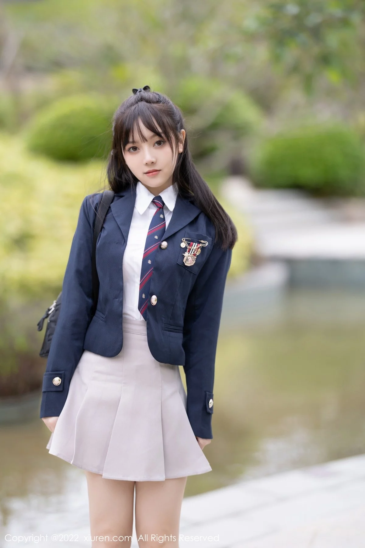 [[XiuRen秀人网]秀人网]No.5060_模特豆瓣酱厦门旅拍制服诱惑系列浅色蕾丝内衣丰满诱惑写真73P