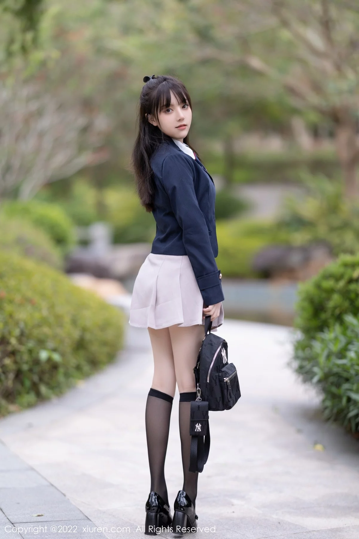 [[XiuRen秀人网]秀人网]No.5060_模特豆瓣酱厦门旅拍制服诱惑系列浅色蕾丝内衣丰满诱惑写真73P