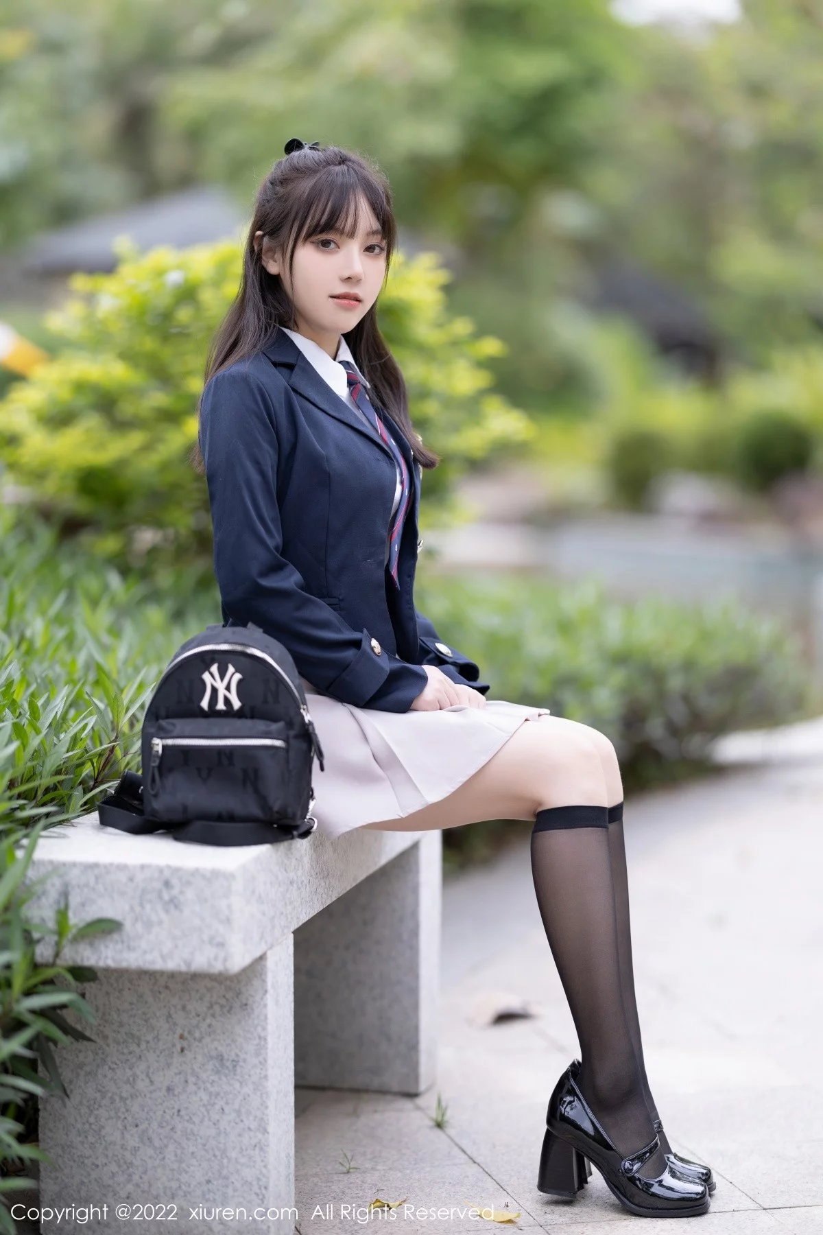 [[XiuRen秀人网]秀人网]No.5060_模特豆瓣酱厦门旅拍制服诱惑系列浅色蕾丝内衣丰满诱惑写真73P