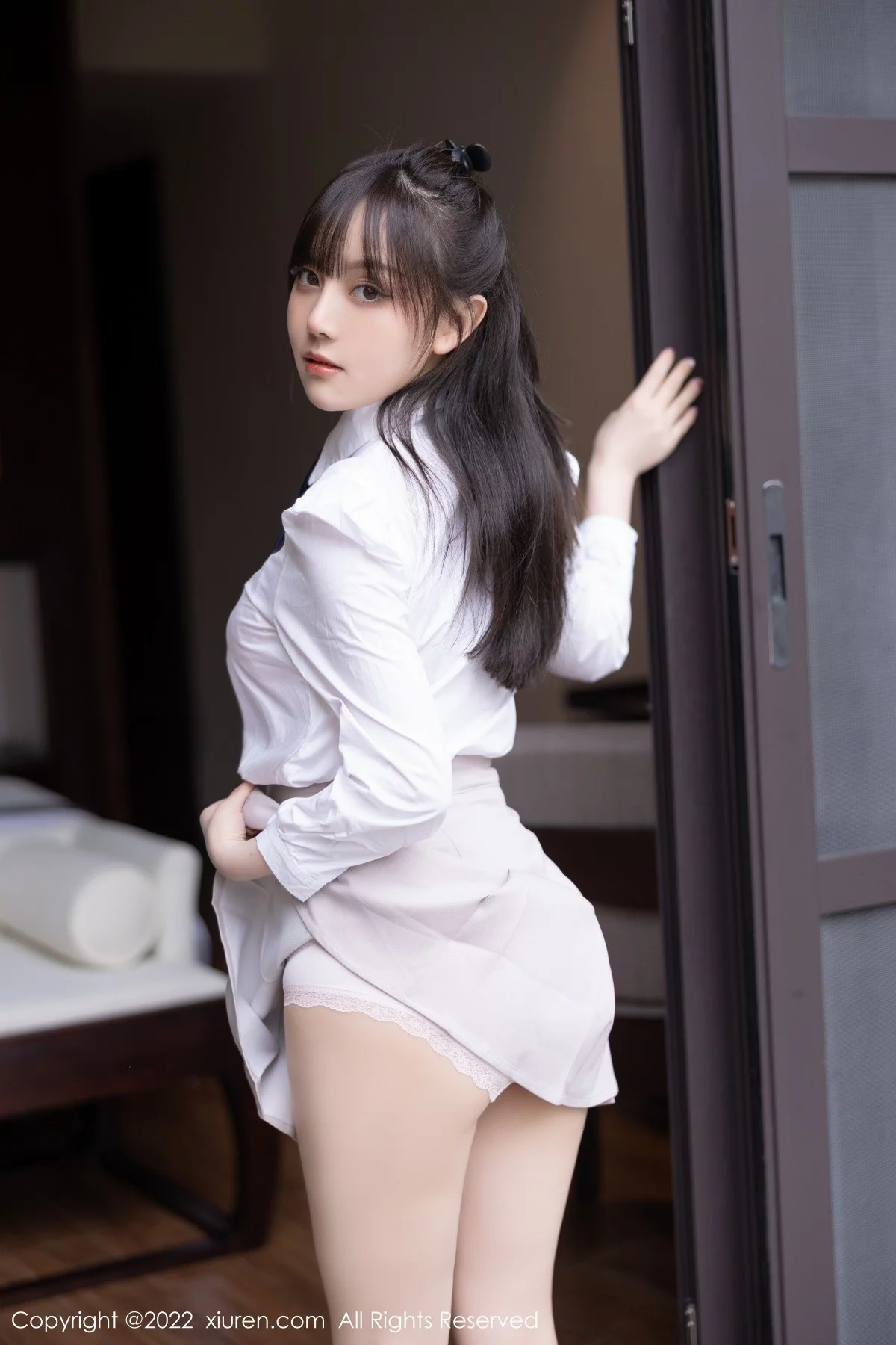 [[XiuRen秀人网]秀人网]No.5060_模特豆瓣酱厦门旅拍制服诱惑系列浅色蕾丝内衣丰满诱惑写真73P