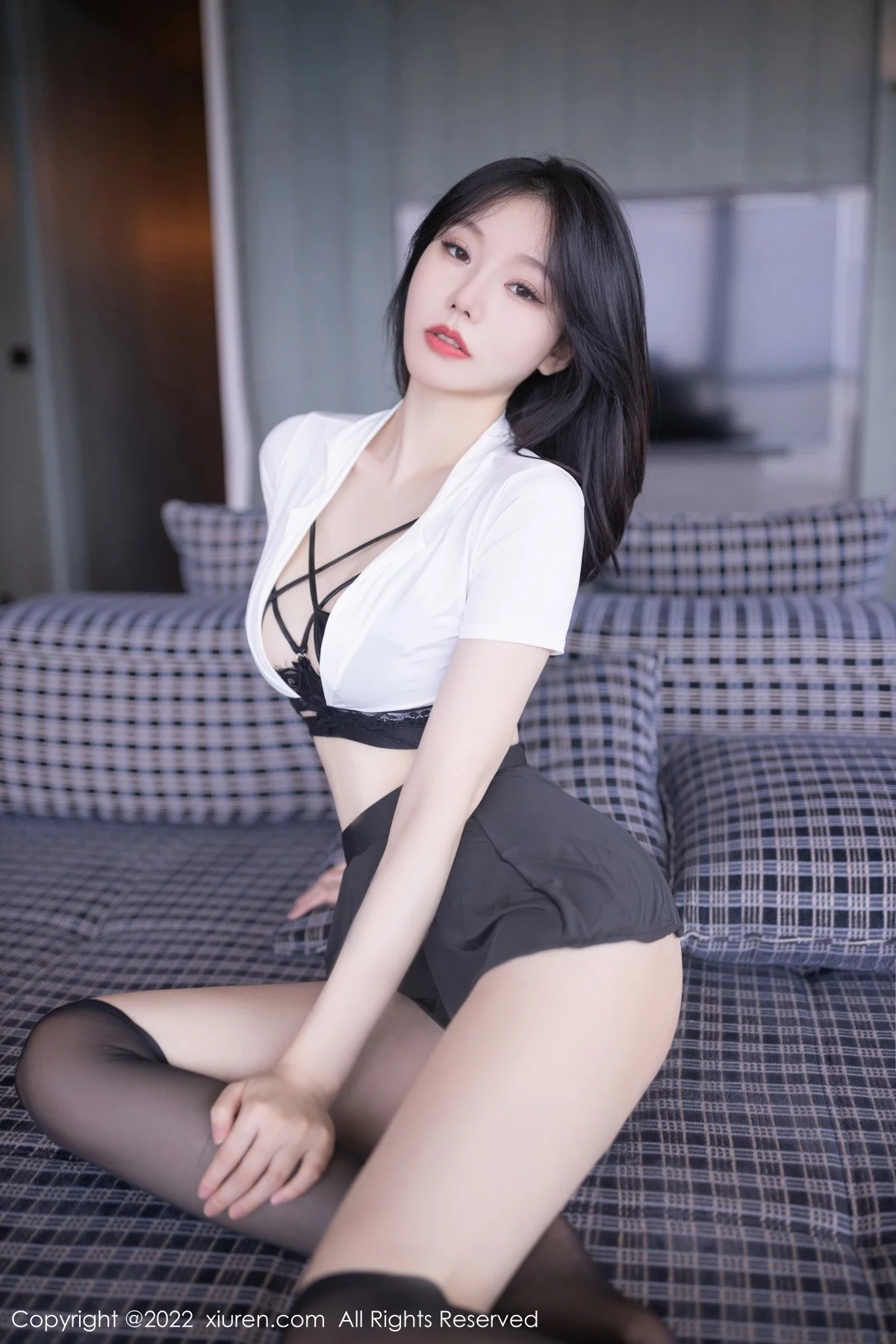 [[XiuRen秀人网]秀人网]No.5170_模特安然anran广州-云南旅拍简约白色衣半脱秀完美身材诱惑写真80P