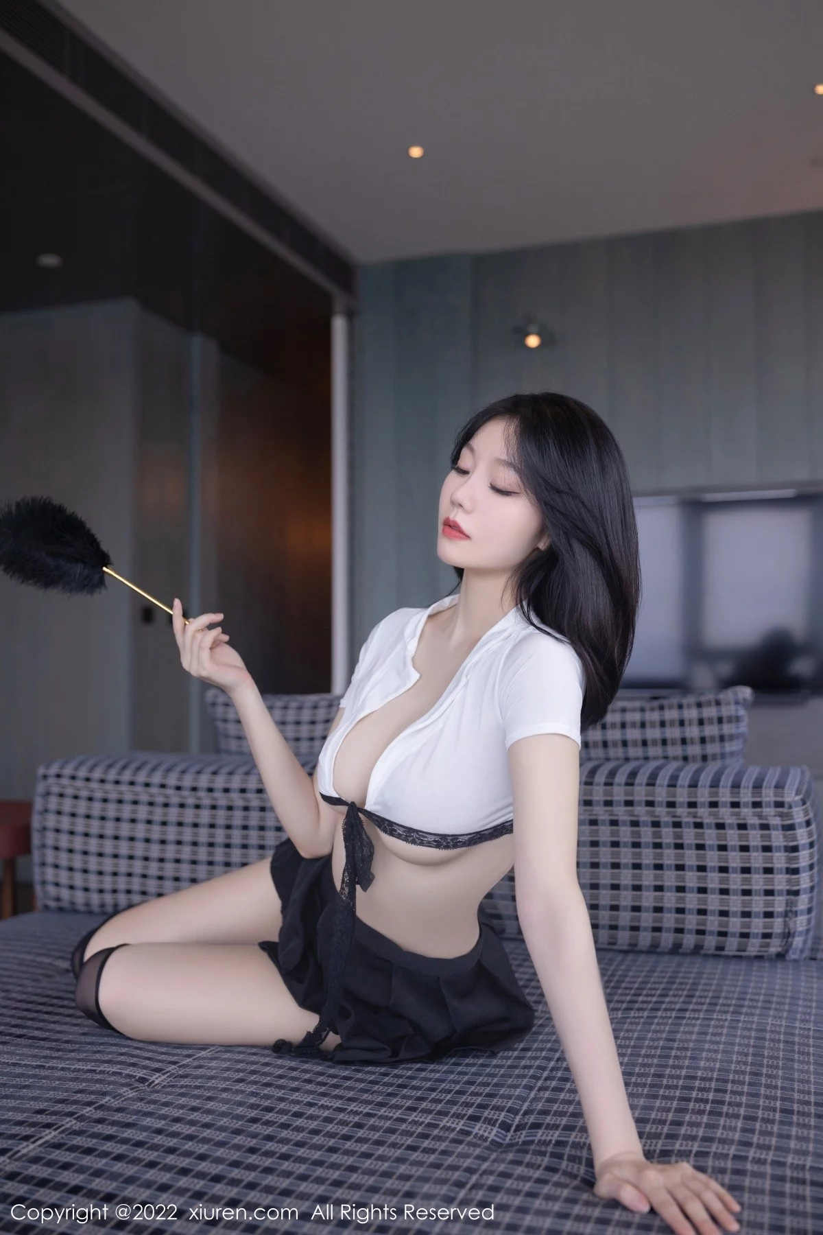 [[XiuRen秀人网]秀人网]No.5170_模特安然anran广州-云南旅拍简约白色衣半脱秀完美身材诱惑写真80P