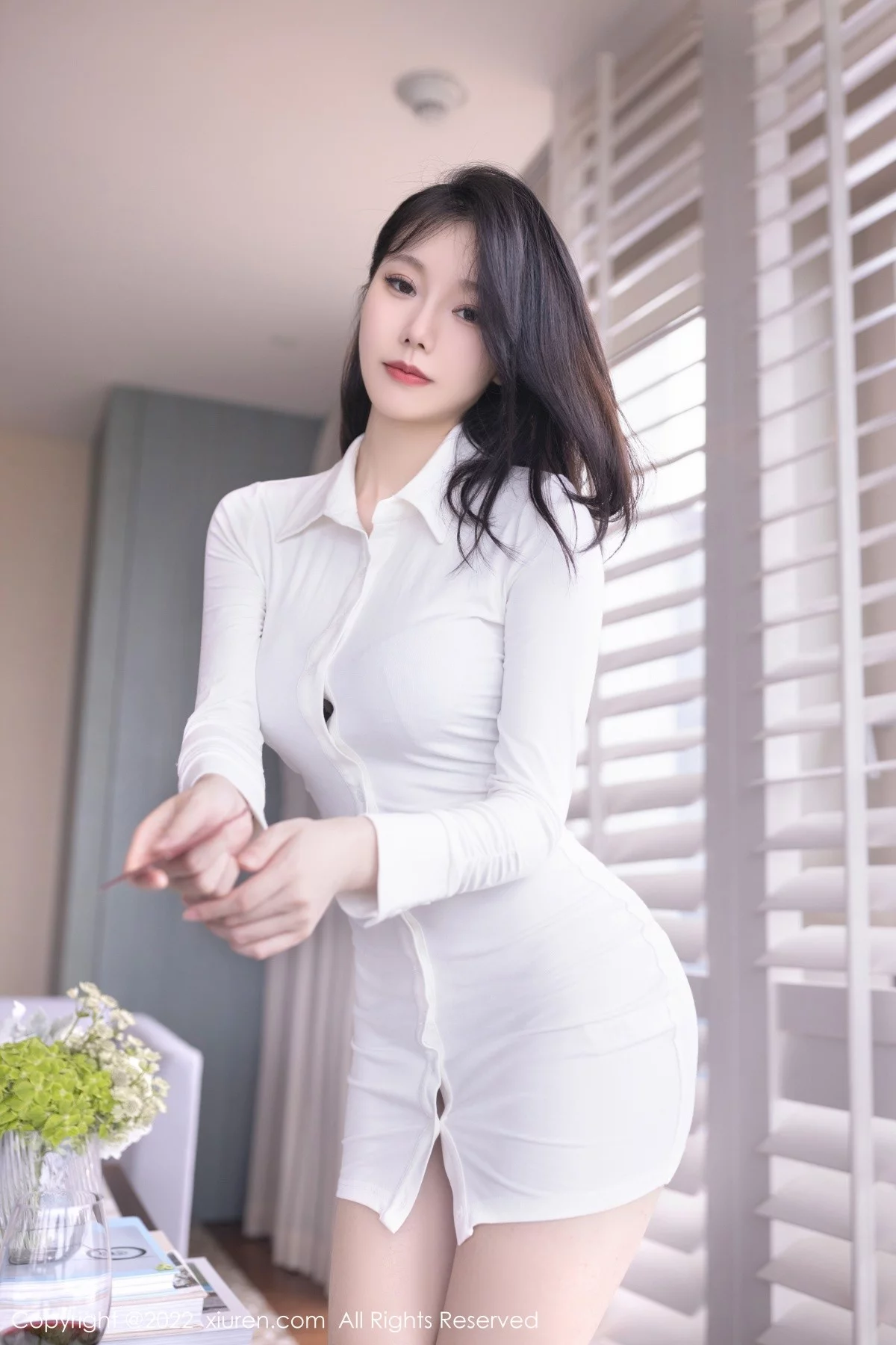 [[XiuRen秀人网]秀人网]No.5170_模特安然anran广州-云南旅拍简约白色衣半脱秀完美身材诱惑写真80P