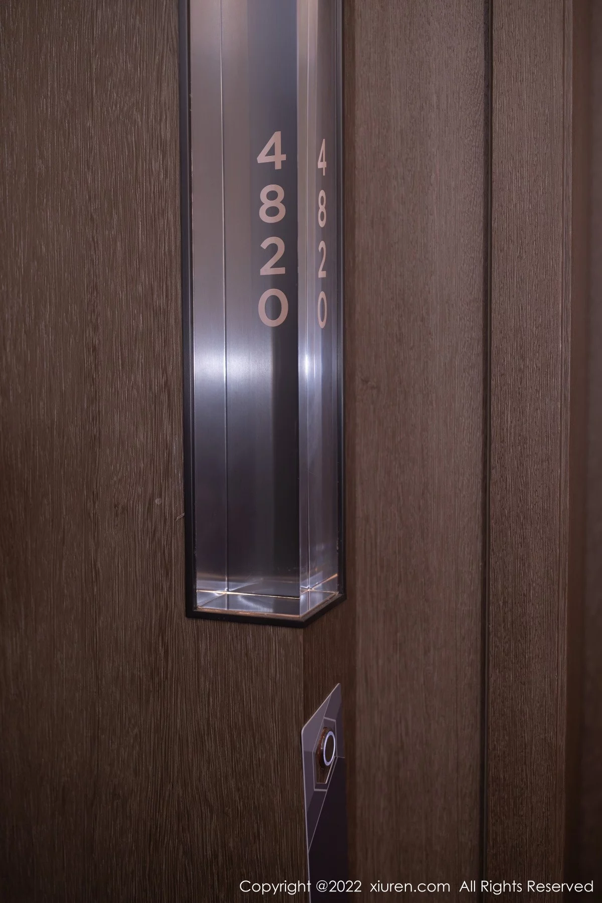 [[XiuRen秀人网]秀人网]No.5206_模特利世酒店场景私房半脱露淡紫色蕾丝内衣原色丝袜诱惑写真94P