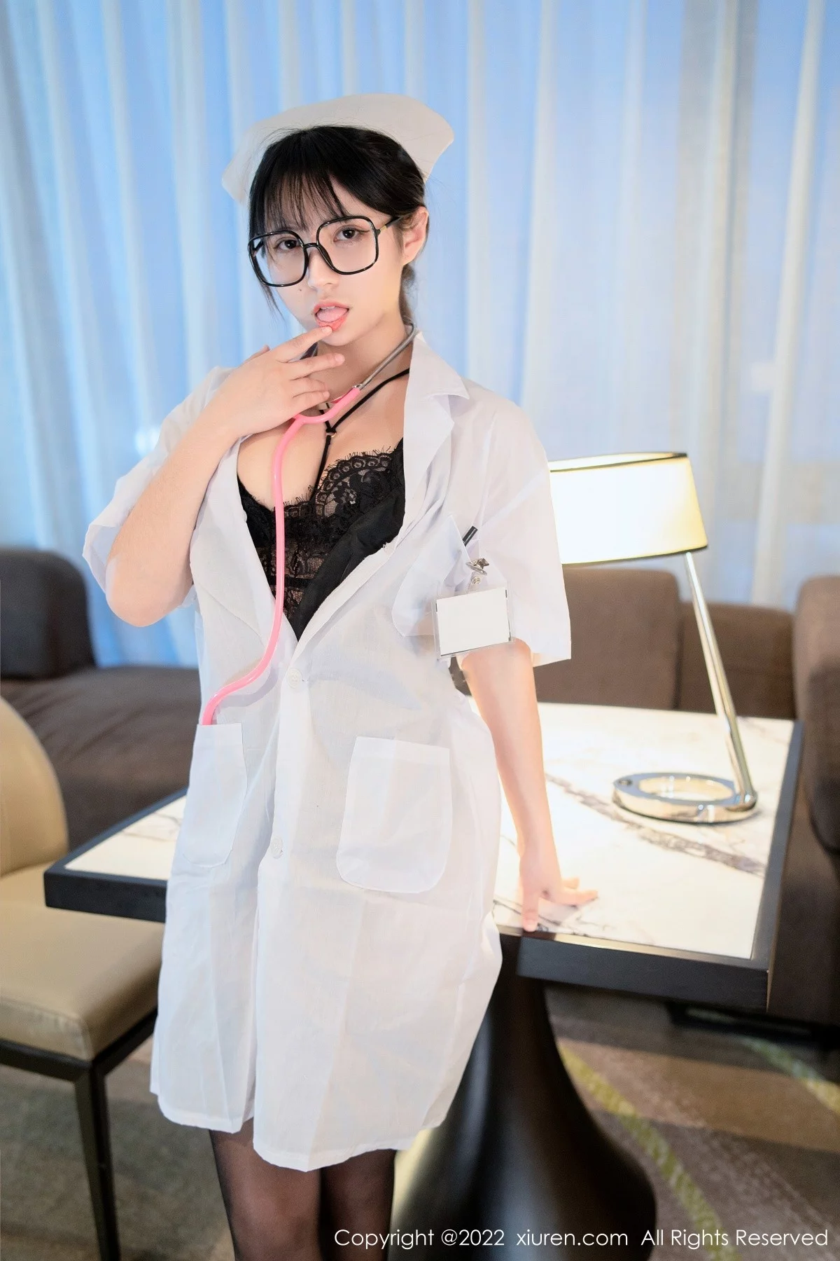 [[XiuRen秀人网]秀人网]No.5202_模特久久Aimee私房性感白衣天使服饰下黑色蕾丝内衣诱惑写真62P