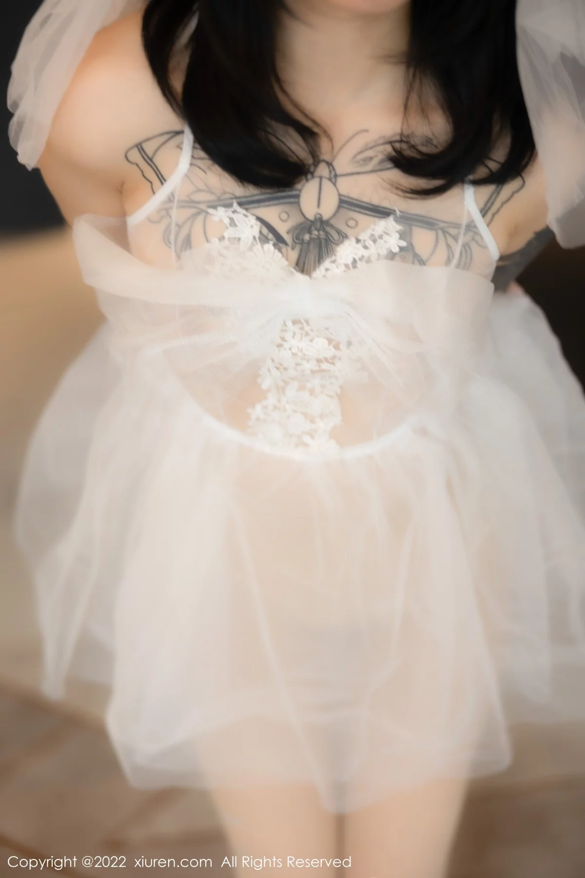 [[XiuRen秀人网]秀人网]No.5212_模特奶瓶私房性感白色婚纱服饰配白色丝袜秀翘臀美腿诱惑写真89P