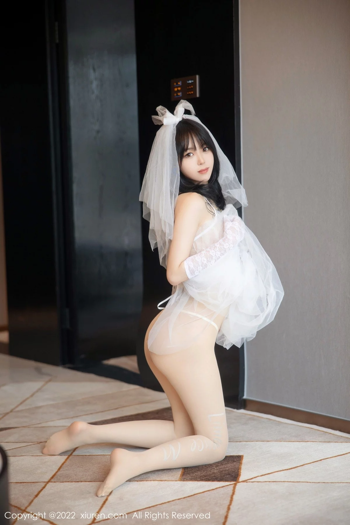 [[XiuRen秀人网]秀人网]No.5212_模特奶瓶私房性感白色婚纱服饰配白色丝袜秀翘臀美腿诱惑写真89P