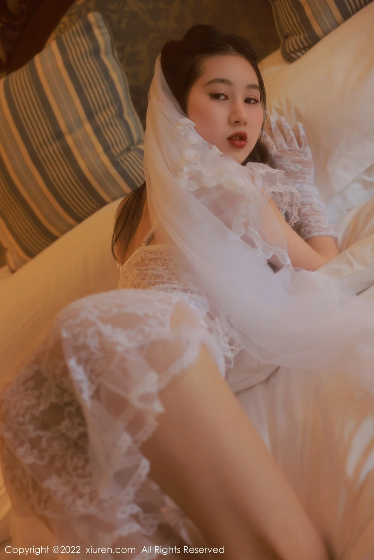 [[XiuRen秀人网]秀人网]No.5208_模特谢晚晚澳门旅拍私房性感白色轻透婚纱秀完美身材诱惑写真62P