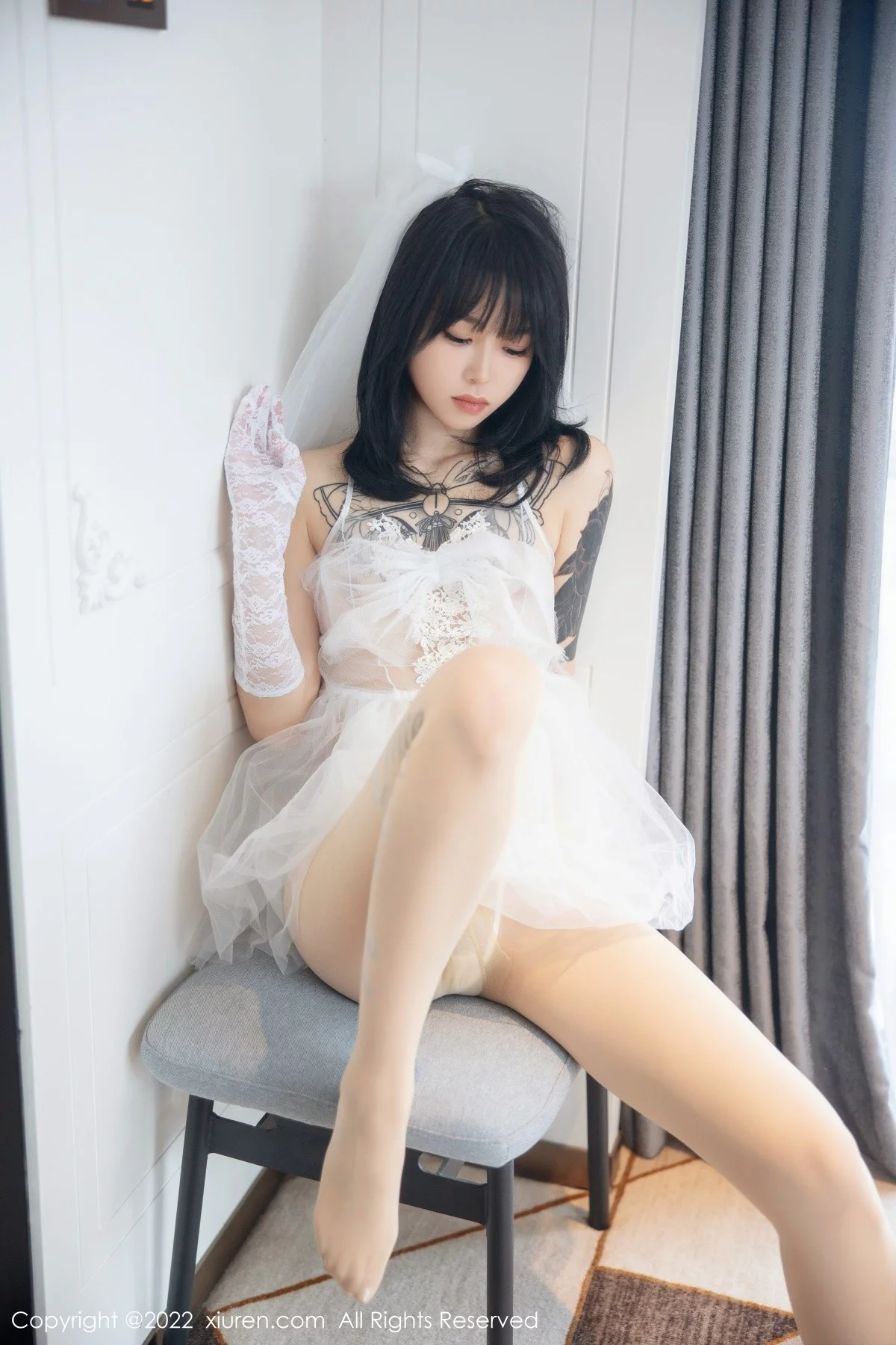 [[XiuRen秀人网]秀人网]No.5212_模特奶瓶私房性感白色婚纱服饰配白色丝袜秀翘臀美腿诱惑写真89P