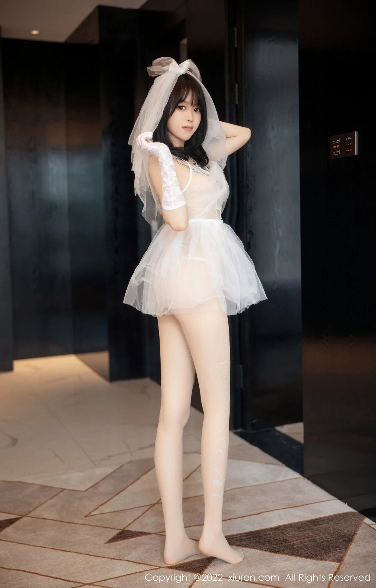 [[XiuRen秀人网]秀人网]No.5212_模特奶瓶私房性感白色婚纱服饰配白色丝袜秀翘臀美腿诱惑写真89P