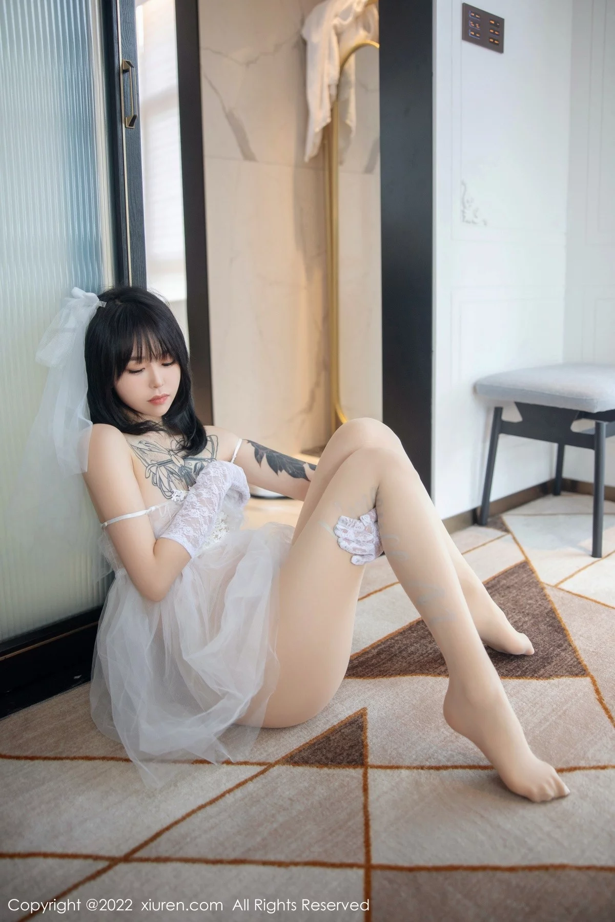 [[XiuRen秀人网]秀人网]No.5212_模特奶瓶私房性感白色婚纱服饰配白色丝袜秀翘臀美腿诱惑写真89P