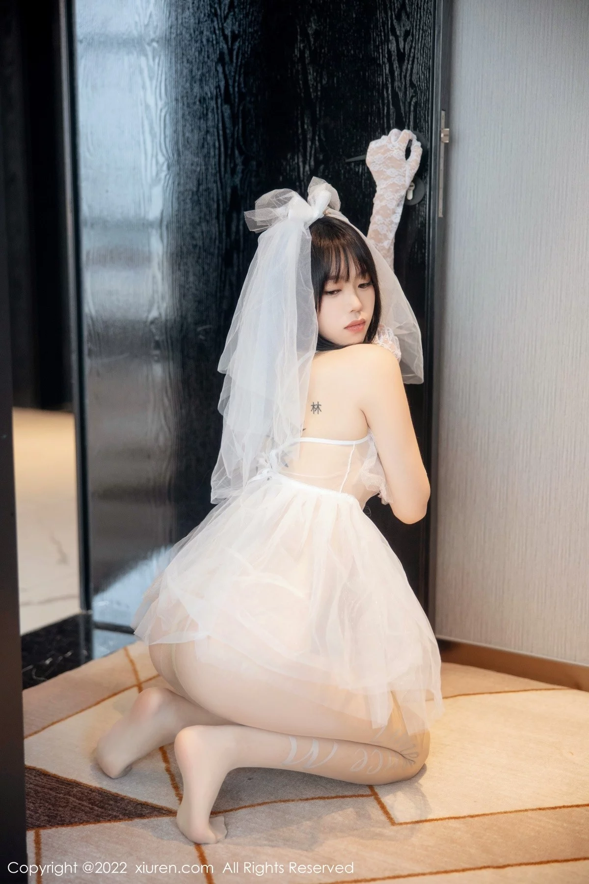 [[XiuRen秀人网]秀人网]No.5212_模特奶瓶私房性感白色婚纱服饰配白色丝袜秀翘臀美腿诱惑写真89P