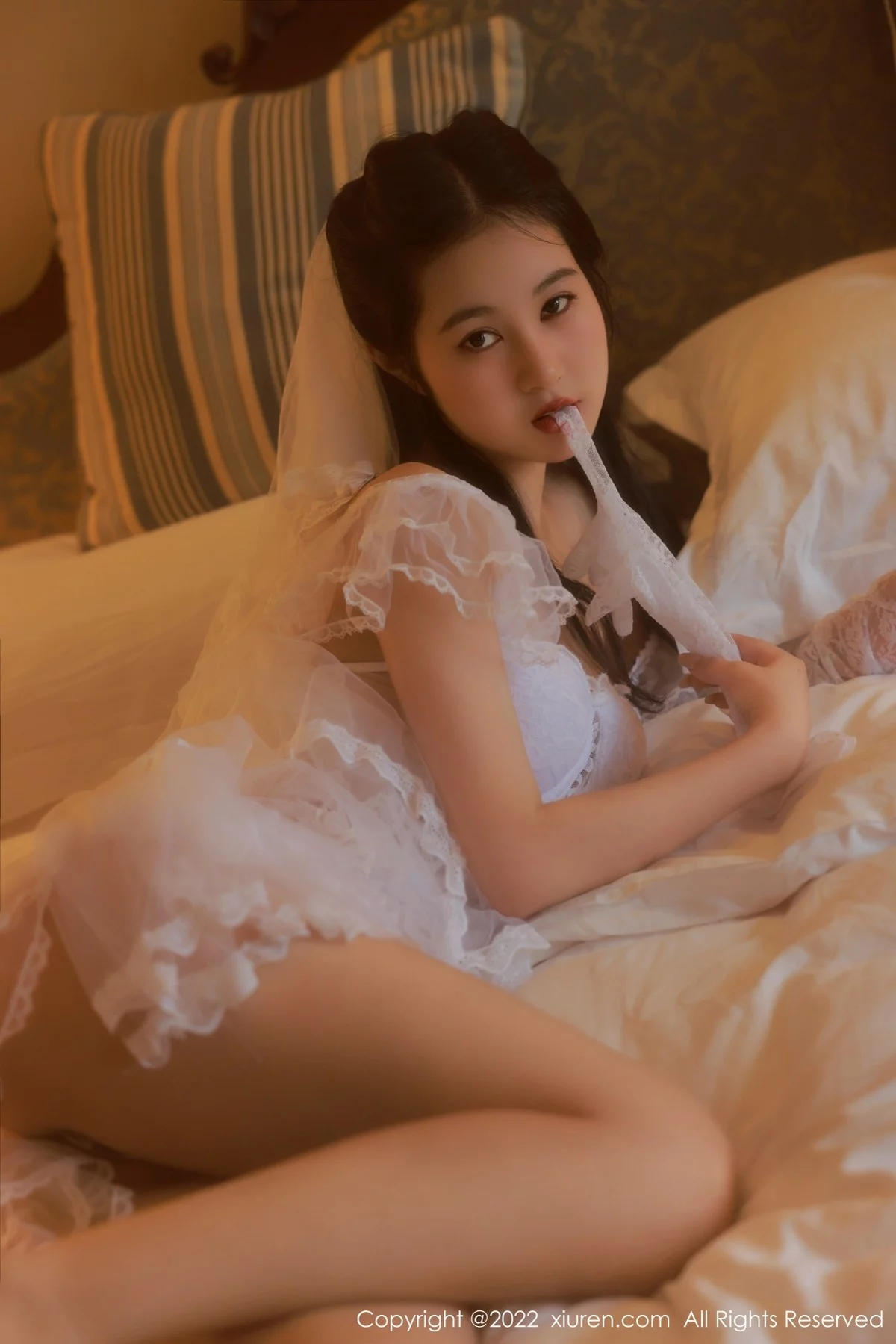 [[XiuRen秀人网]秀人网]No.5208_模特谢晚晚澳门旅拍私房性感白色轻透婚纱秀完美身材诱惑写真62P