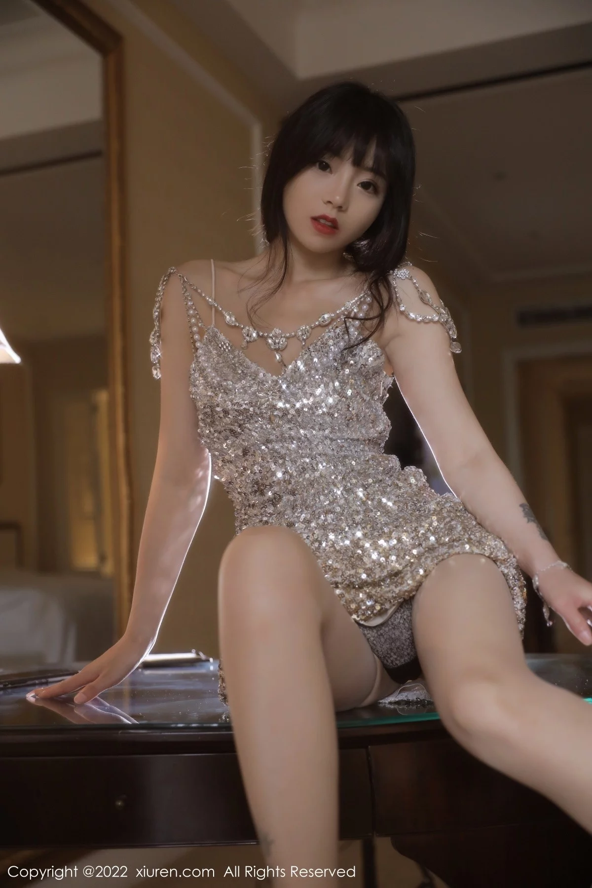 [[XiuRen秀人网]秀人网]No.5209_模特佘贝拉bella杭州旅拍性感闪亮吊裙配超薄肉丝迷人诱惑写真55P