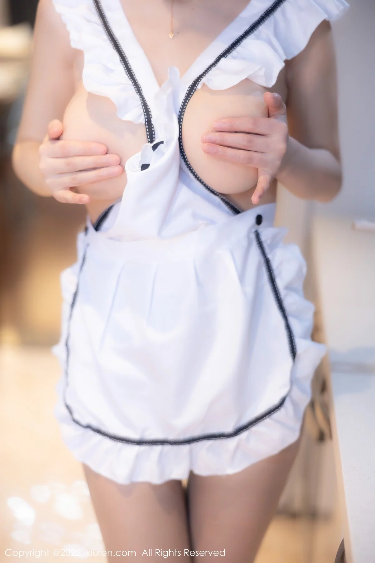 [[XiuRen秀人网]秀人网]No.5215_女神朱可儿Flora私房真空白色女仆服饰配无内黑丝极致诱惑写真76P