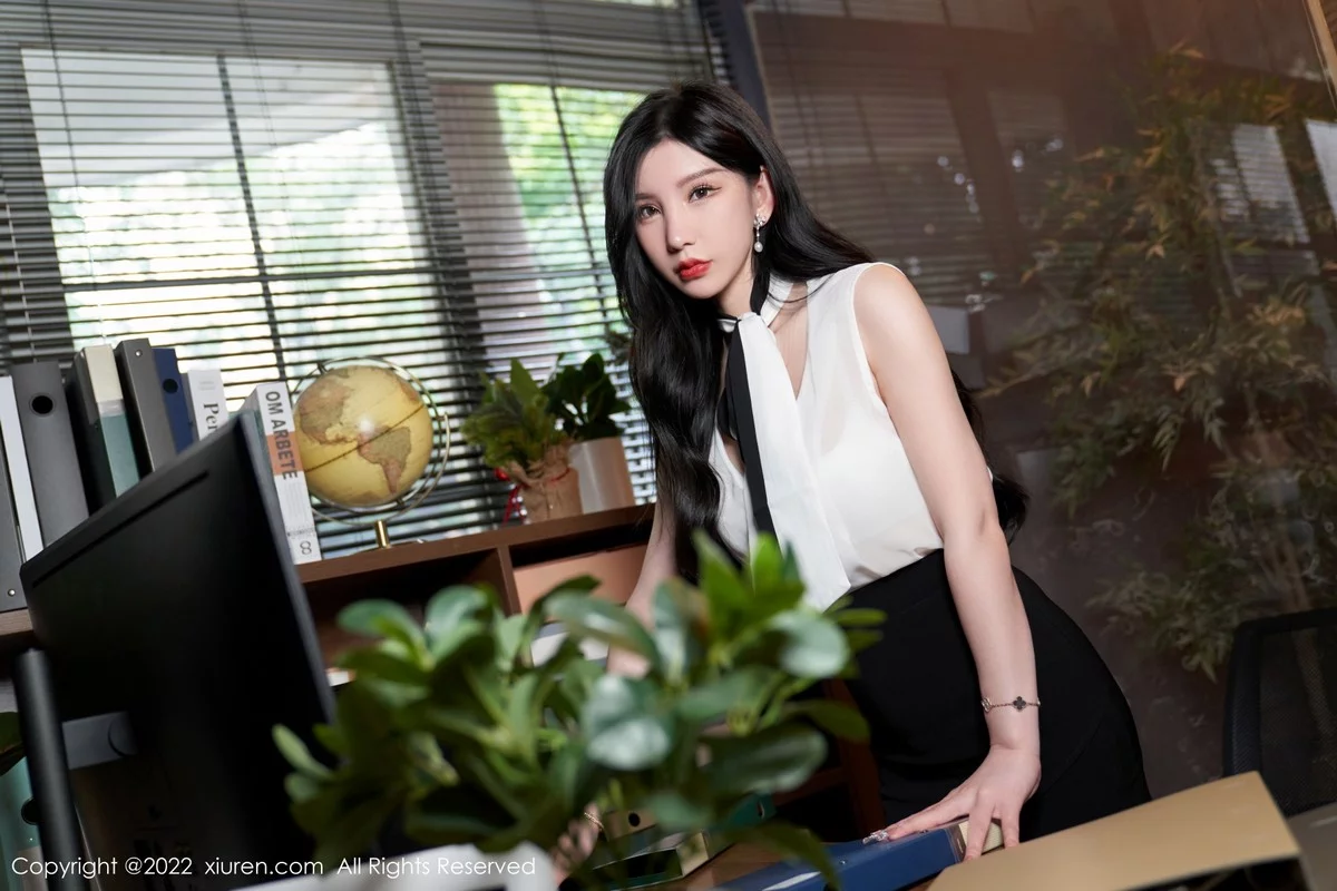 [[XiuRen秀人网]秀人网]No.5217_女神周于希Sally心愿旅拍私房超薄闪亮黑丝秀翘臀美腿诱惑写真76P