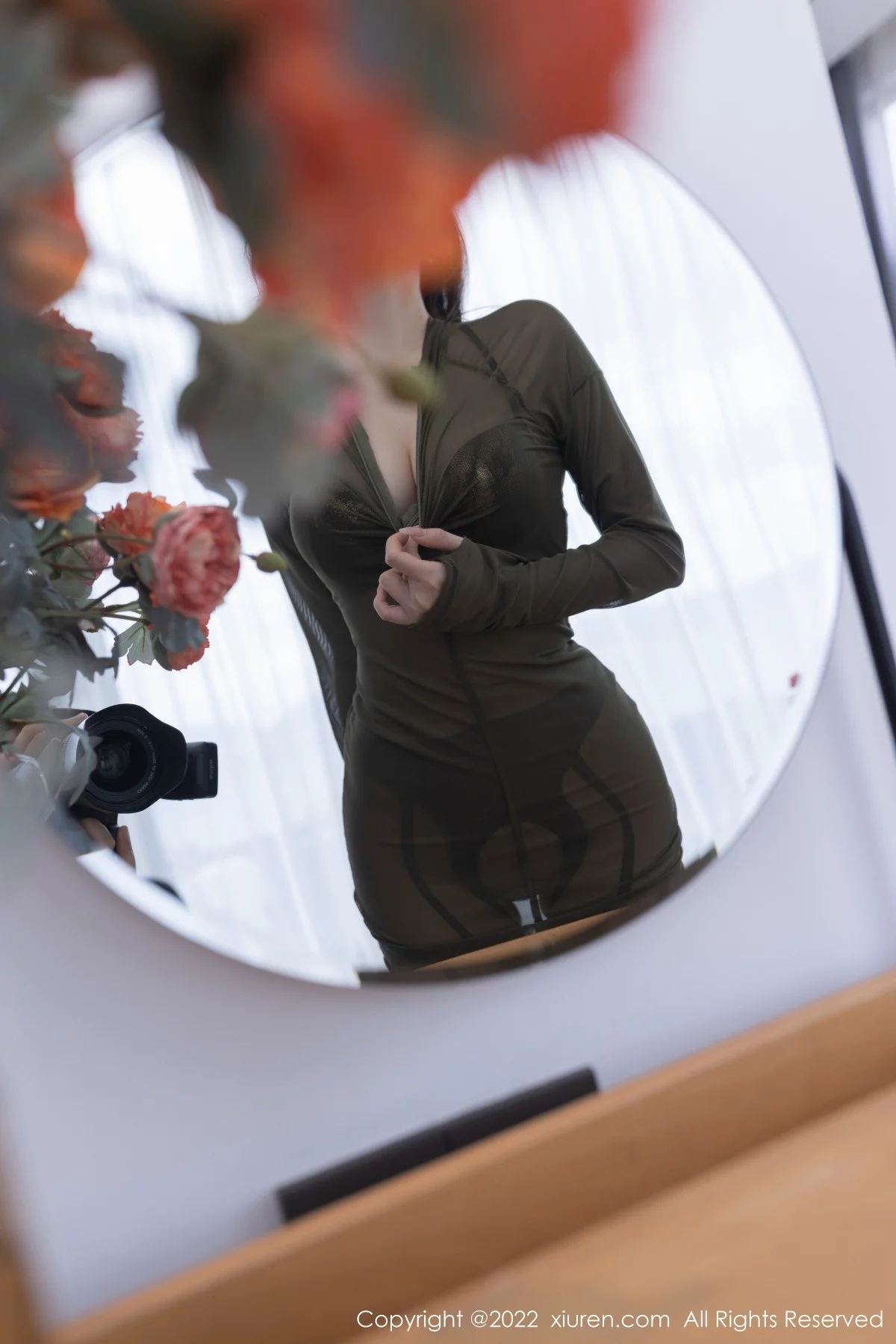 [[XiuRen秀人网]秀人网]No.5216_模特鱼子酱Fish广州-云南旅拍橄榄绿连衣裙露蕾丝内衣诱惑写真82P