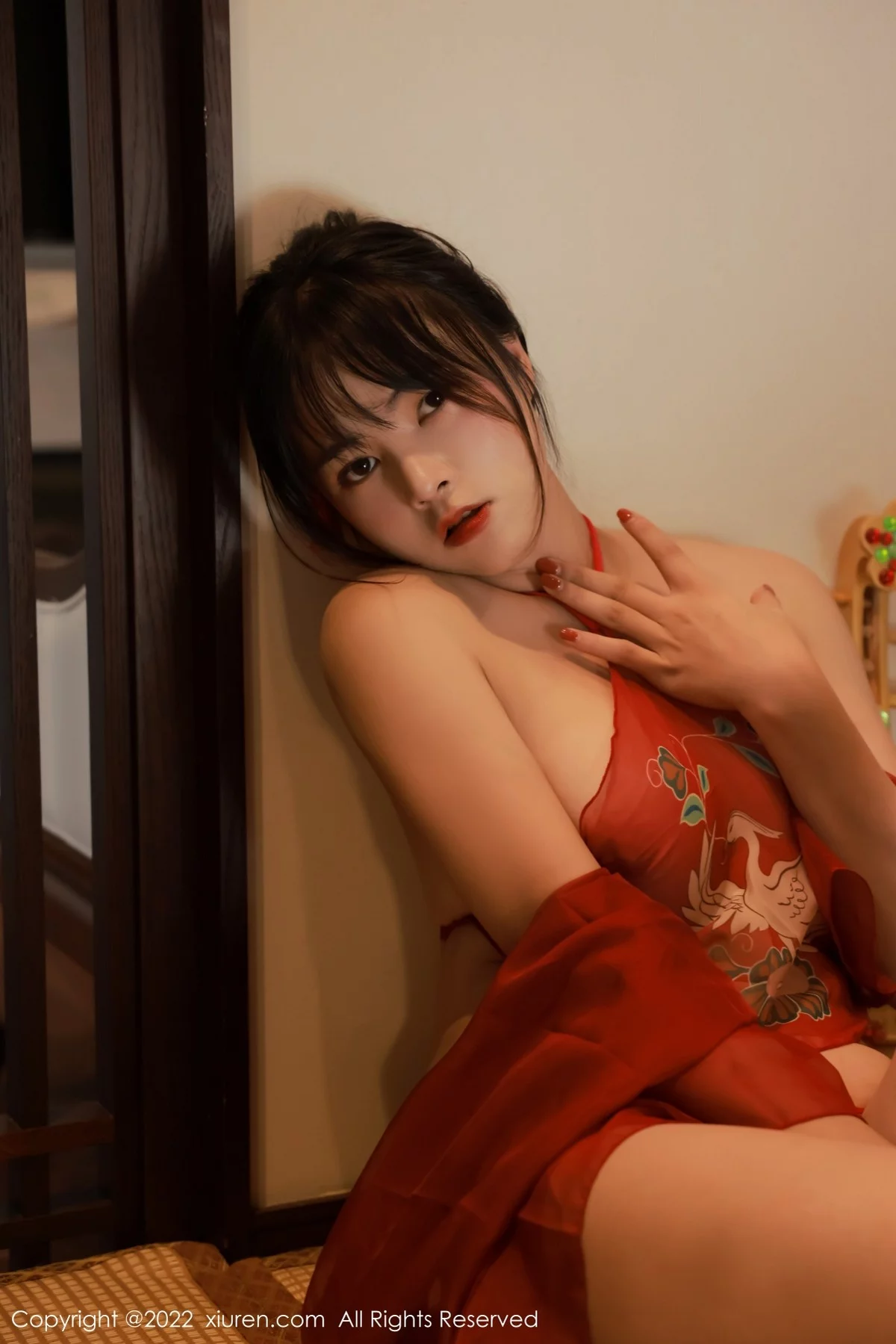 [[XiuRen秀人网]秀人网]No.5222_模特奈沐子澳门旅拍室内场景红色轻透古装肚兜配丁字裤诱惑写真47P