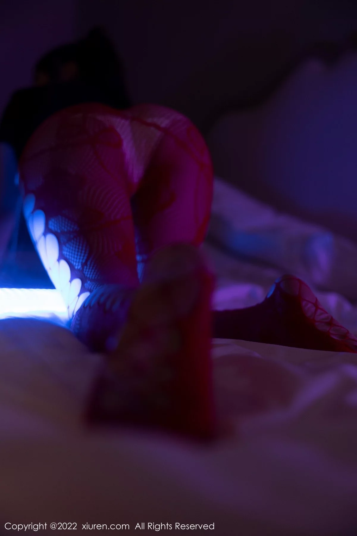 [[XiuRen秀人网]秀人网]No.5225_模特豆瓣酱黑色短旗袍半脱露红色网格丝袜秀丰满身材诱惑写真74P